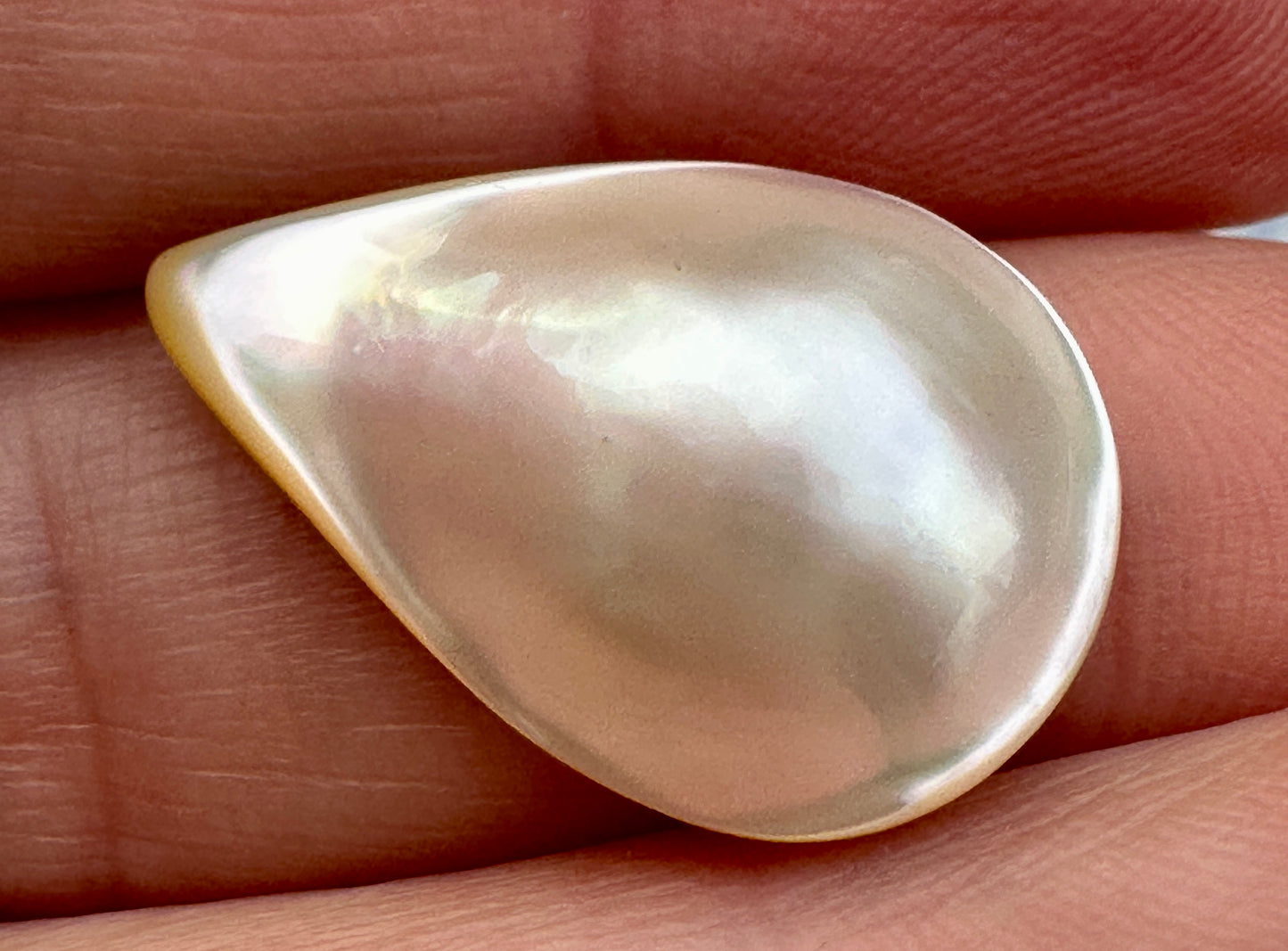Australian Mabe Pearl Teardrop 23 x 15mm — Cream White, Broome Western Australia