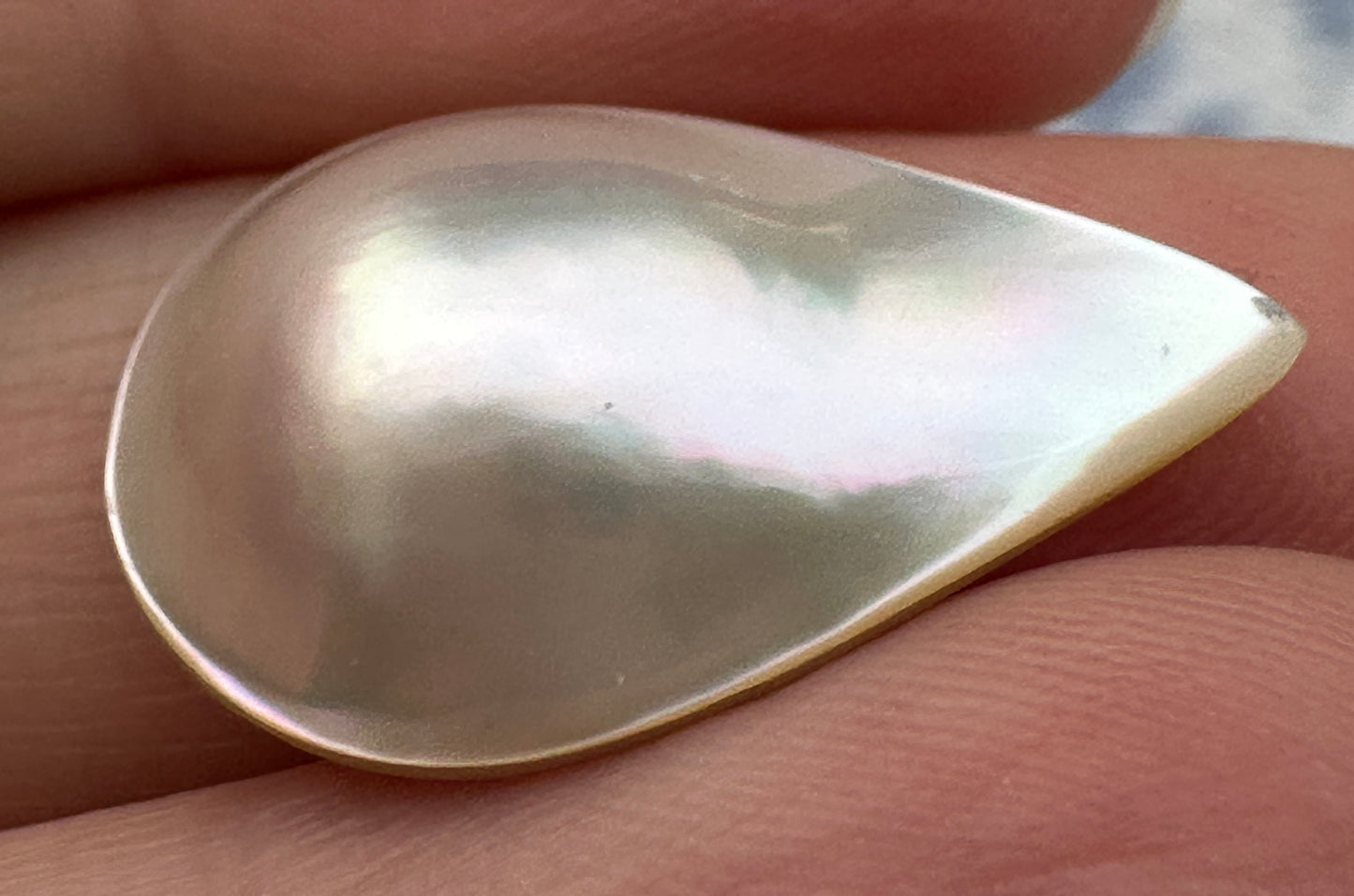 Australian Mabe Pearl Teardrop 24.7 x 15.7mm - Cream White, Broome WA