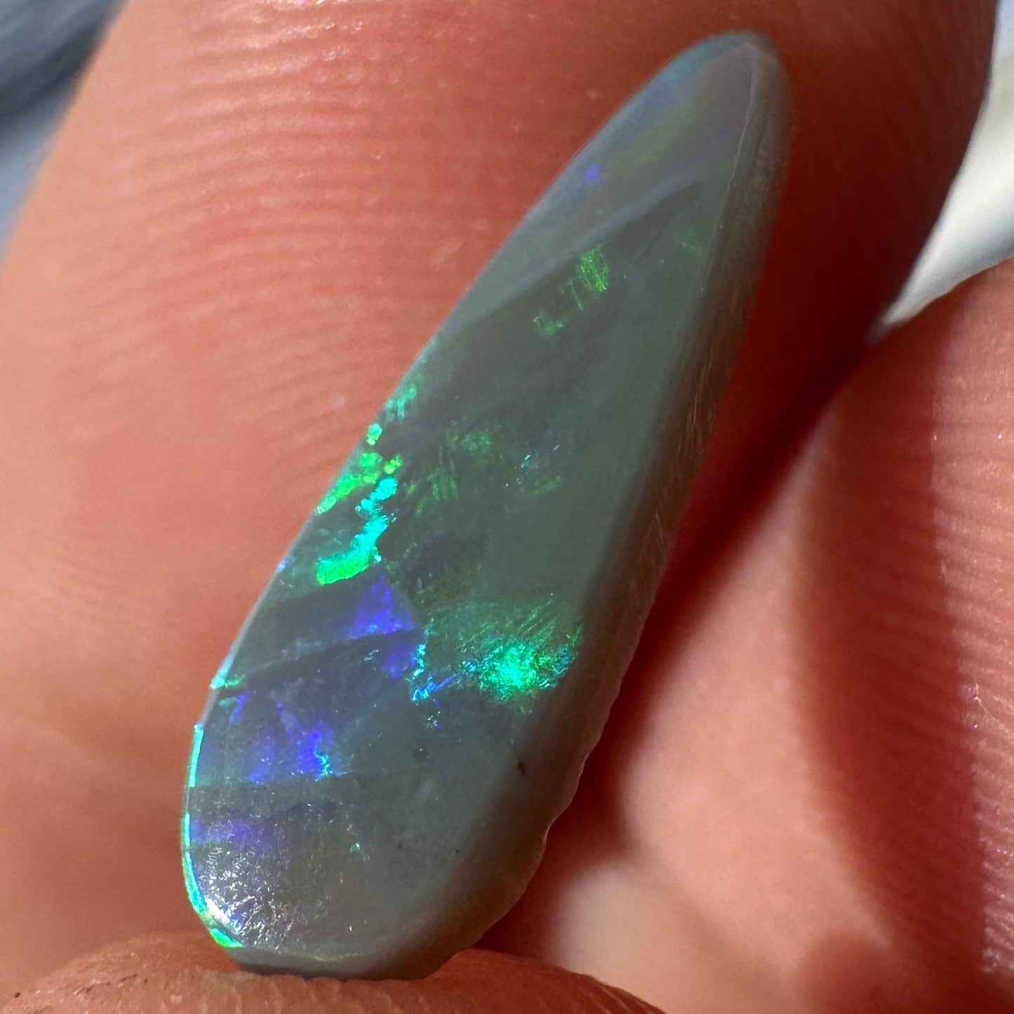 Australian mintabie Black Crystal Opal multicolored unset pendant or ring 1.05 cts