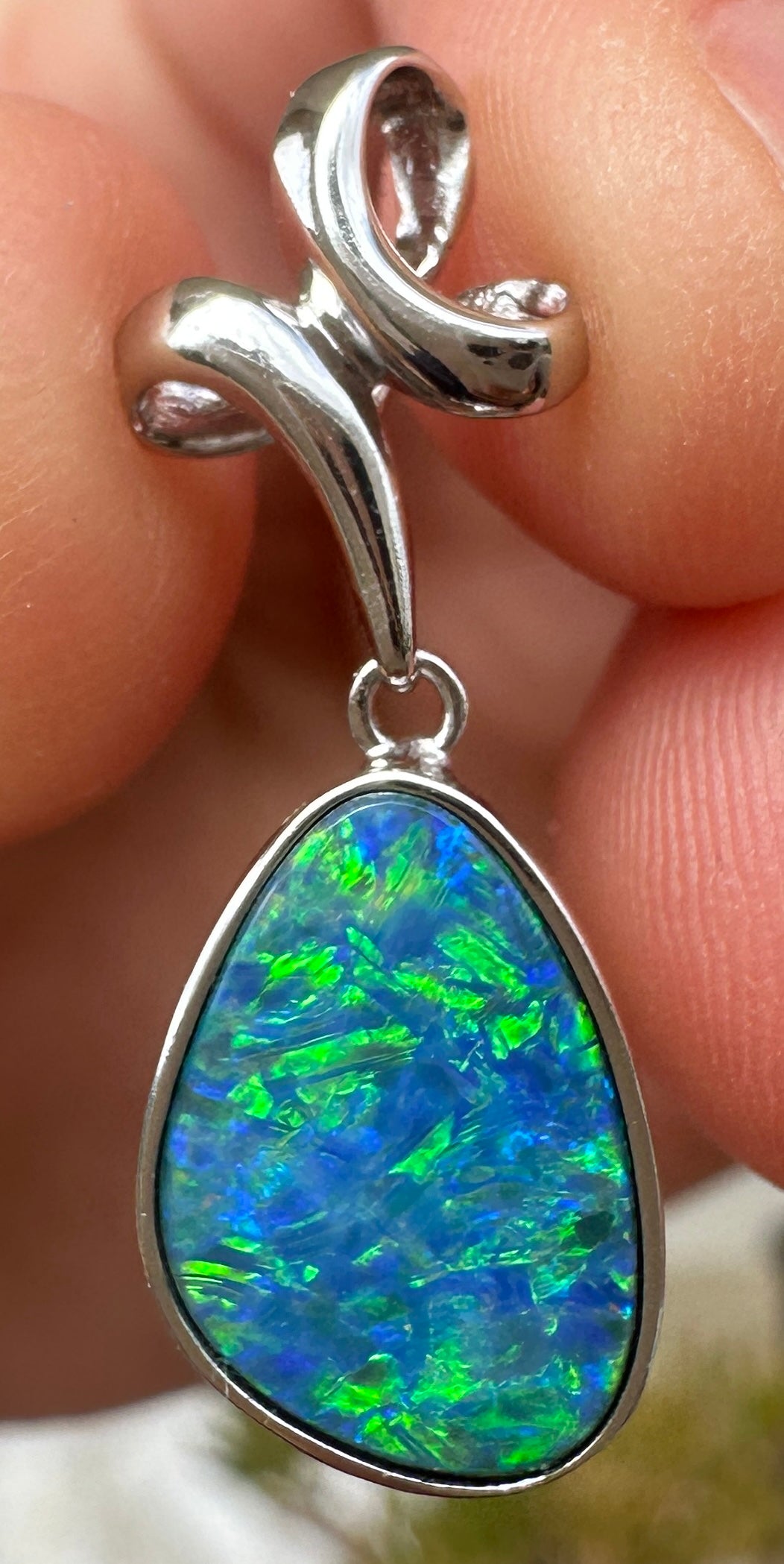 Australian muliticolored opal doublet drop pendant set in sterling silver 7.755 cts