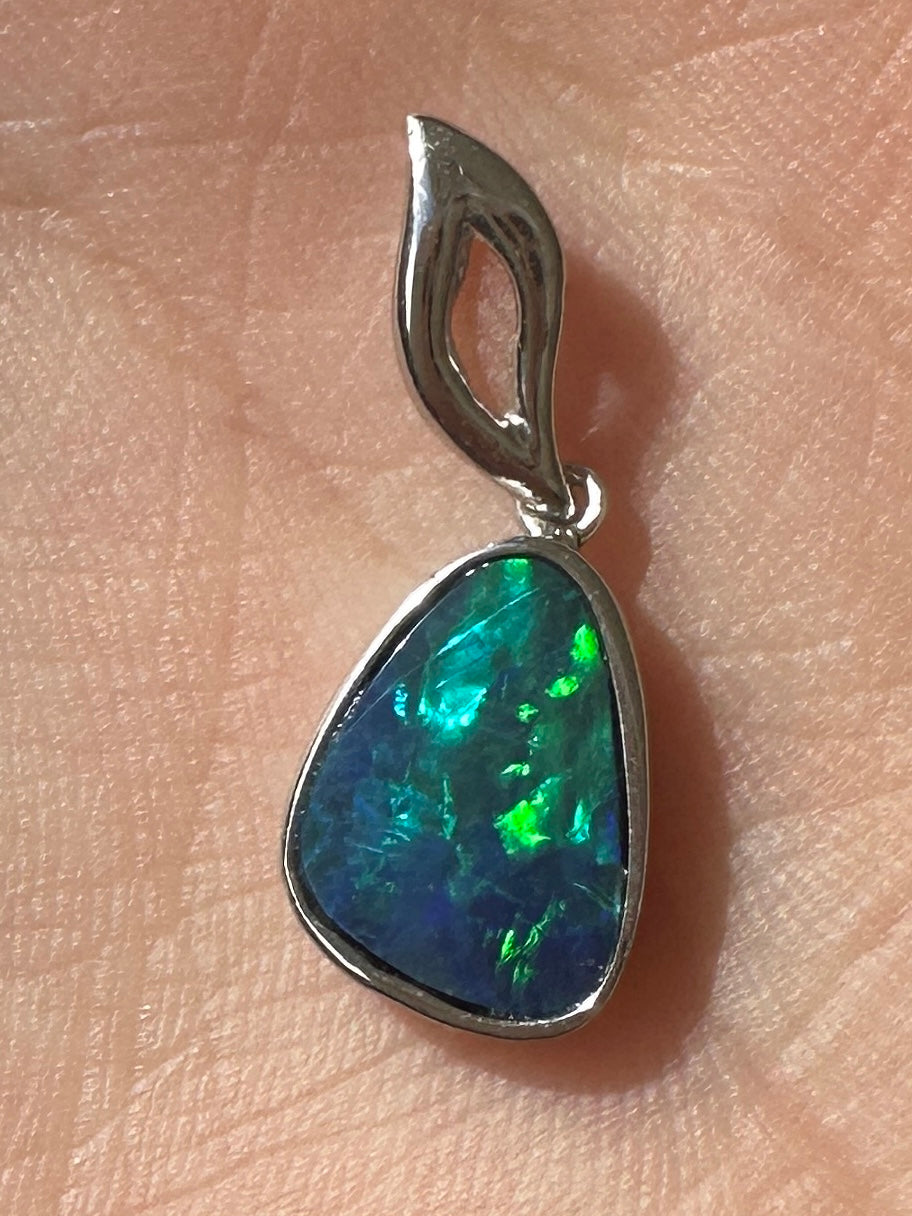 Australian muliticolored opal doublet drop pendant set in sterling silver 5.49 cts