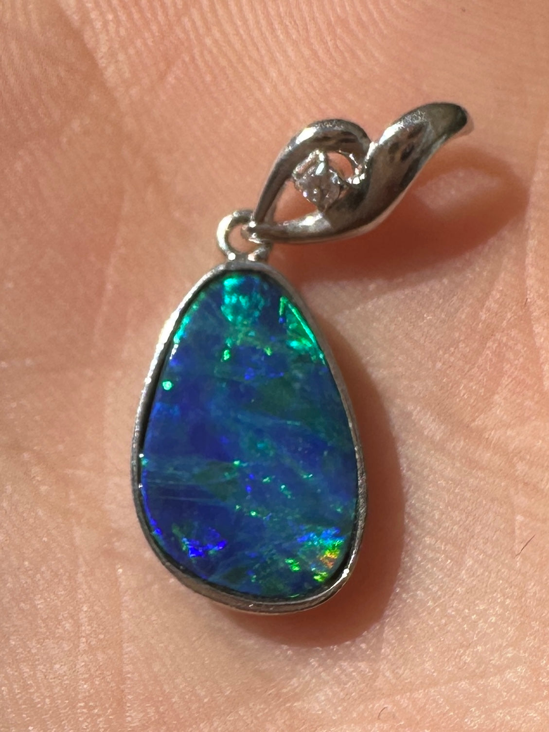 Australian muliticolored opal doublet drop pendant set in sterling silver 5.525 cts