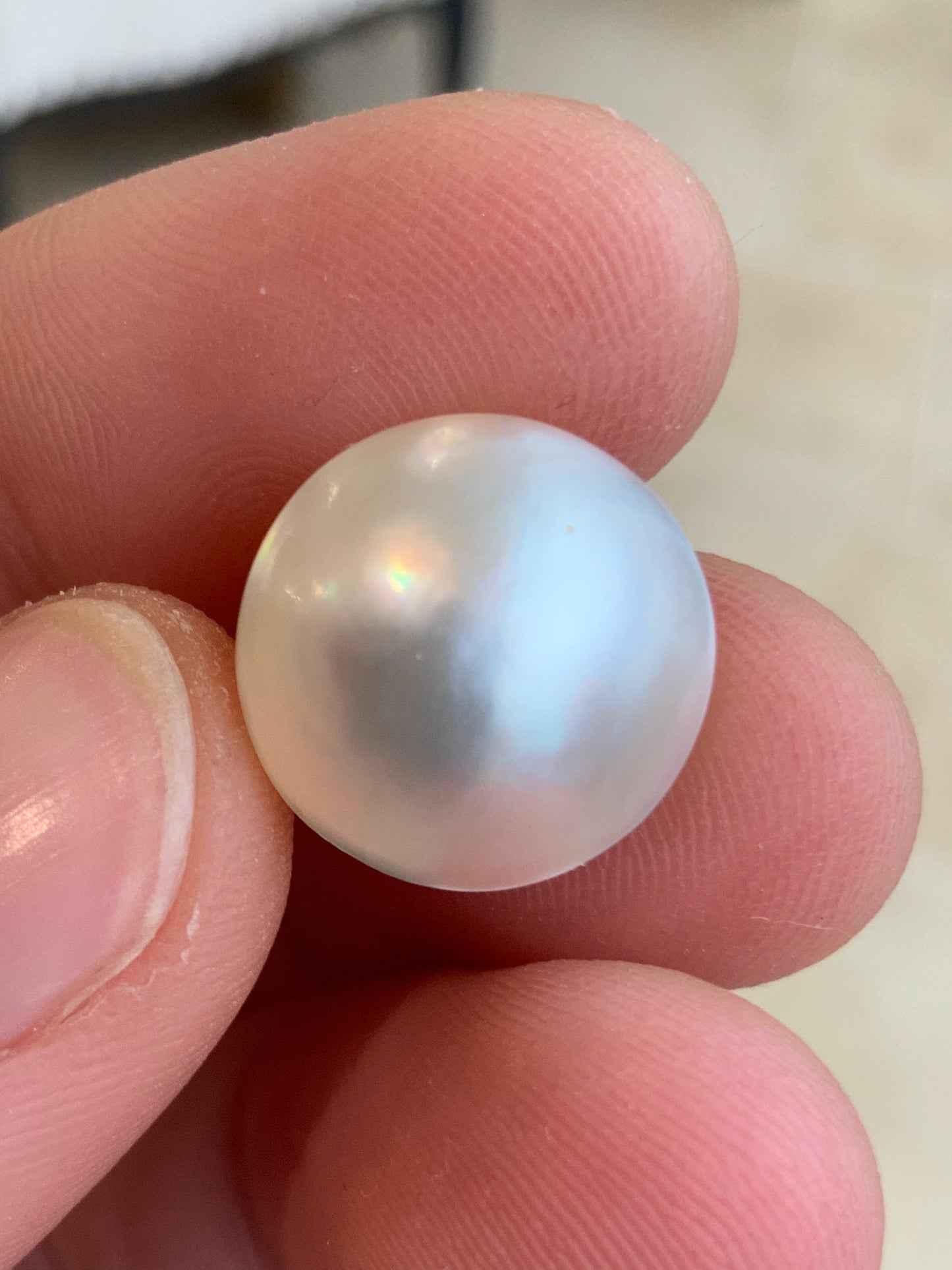 Opal Essence Mabe pearl white round 