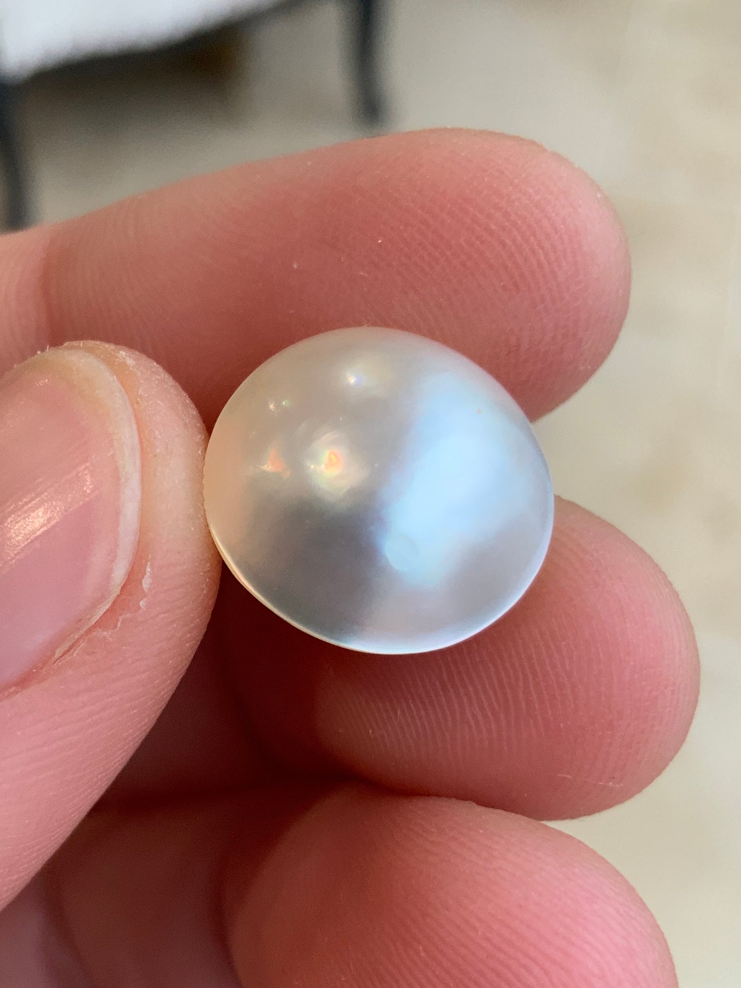 Opal Essence Mabe pearl white round 