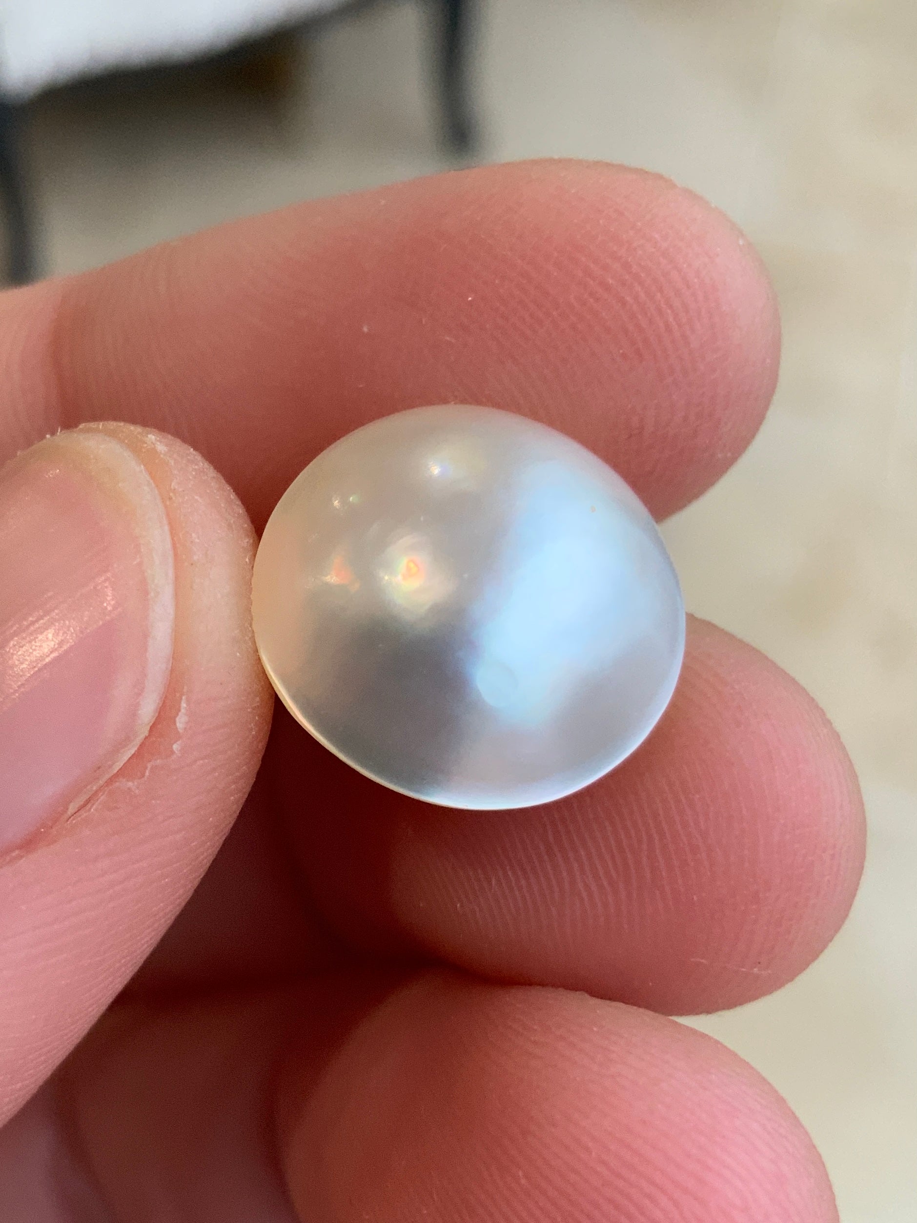 Opal Essence Mabe pearl white round 