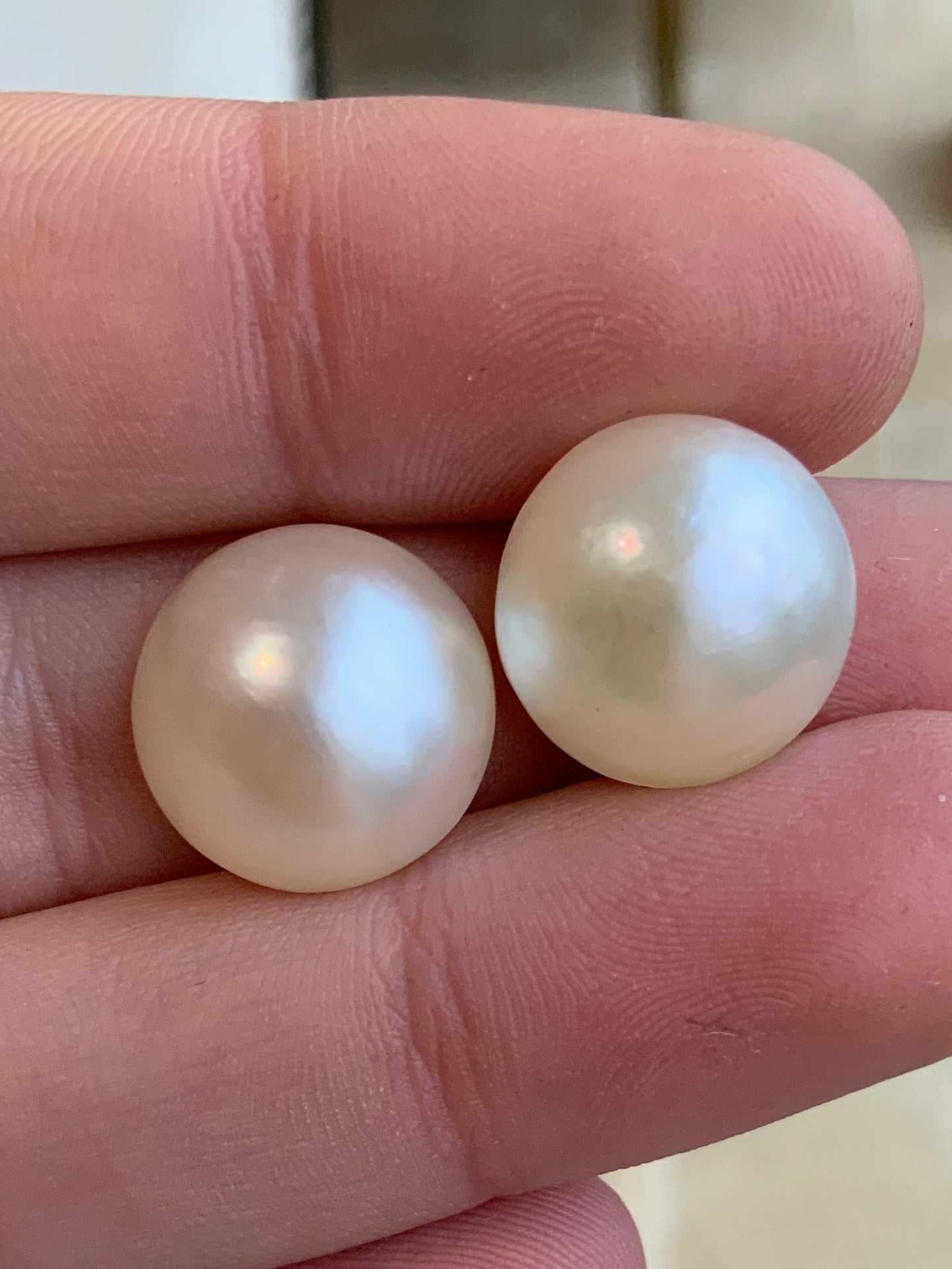 Opal Essence Mabe pearl white rounds 