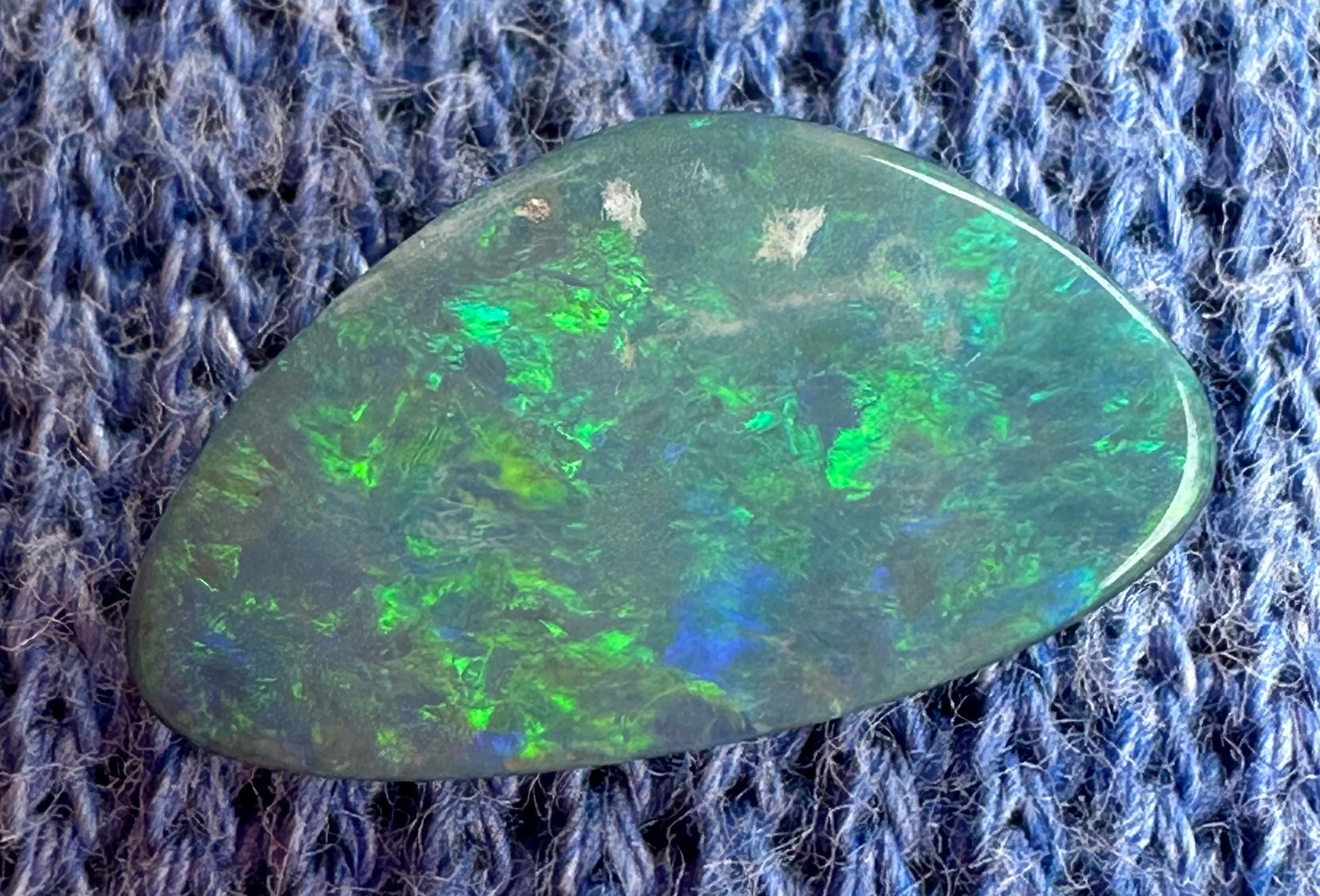 Natural Australian opal doublet 1.85 cts