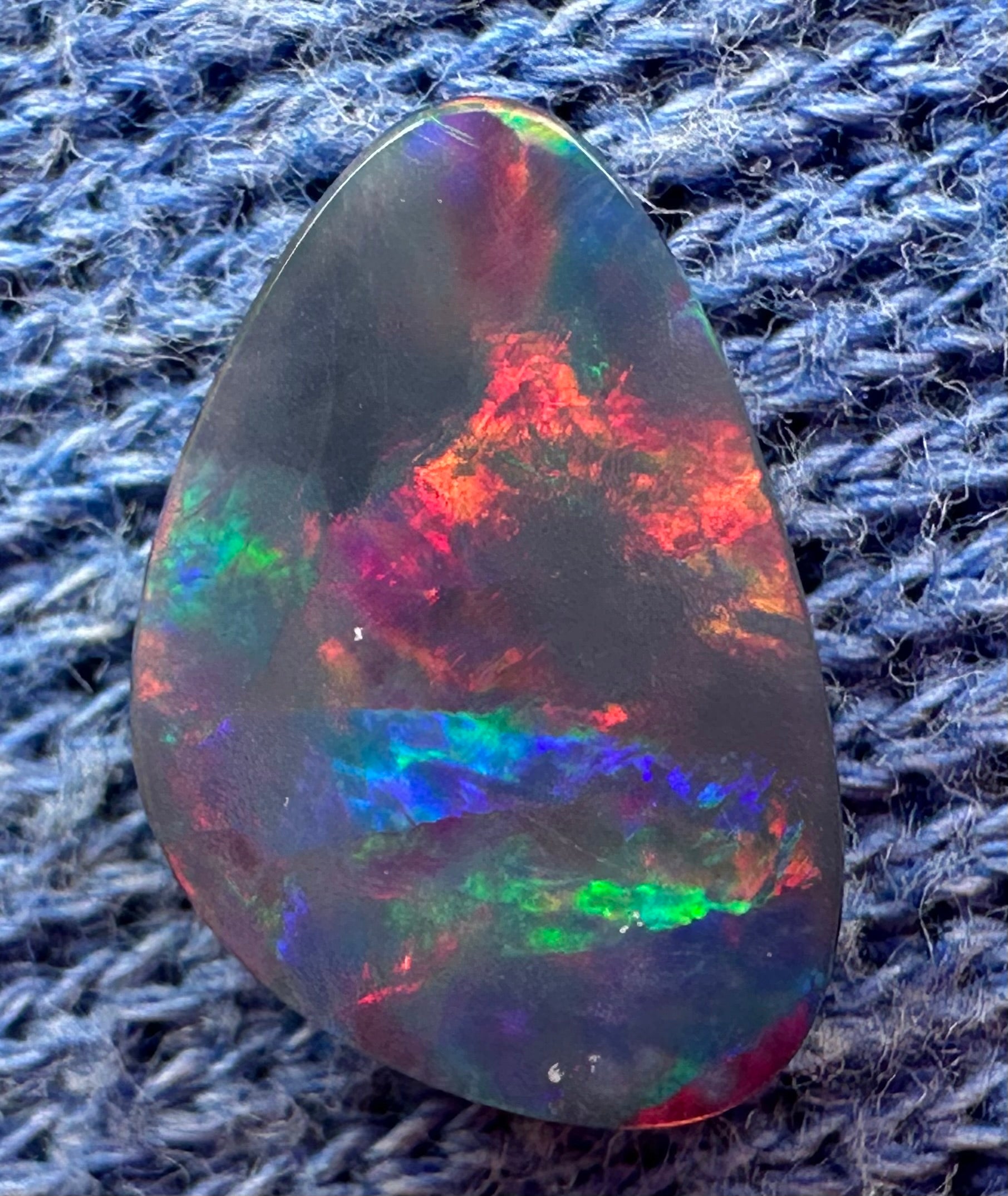 Natural Australian opal doublet 2.45 cts