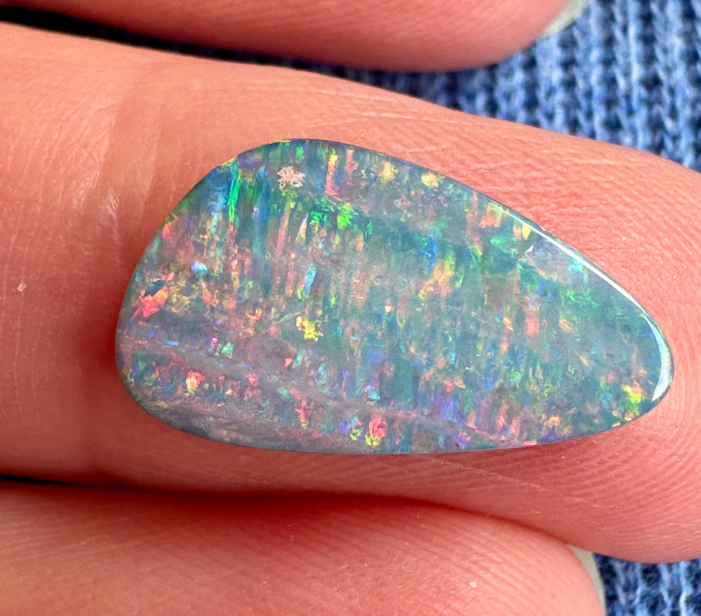 Brilliant Australian Opal doublet 4.05 cts