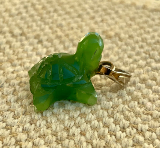 Green nephrite jade turtle