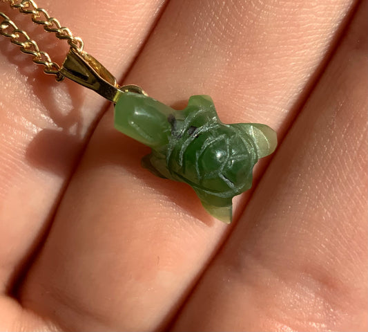Green nephrite jade turtle