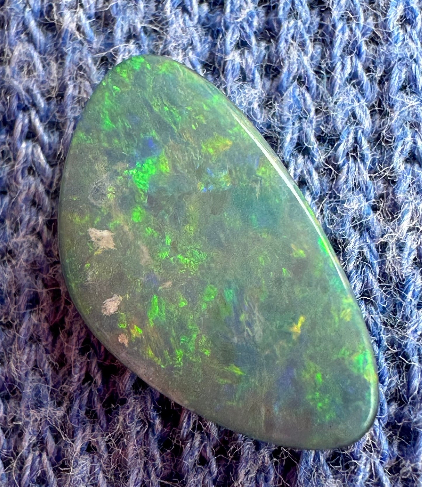 Natural Australian opal doublet 1.85 cts