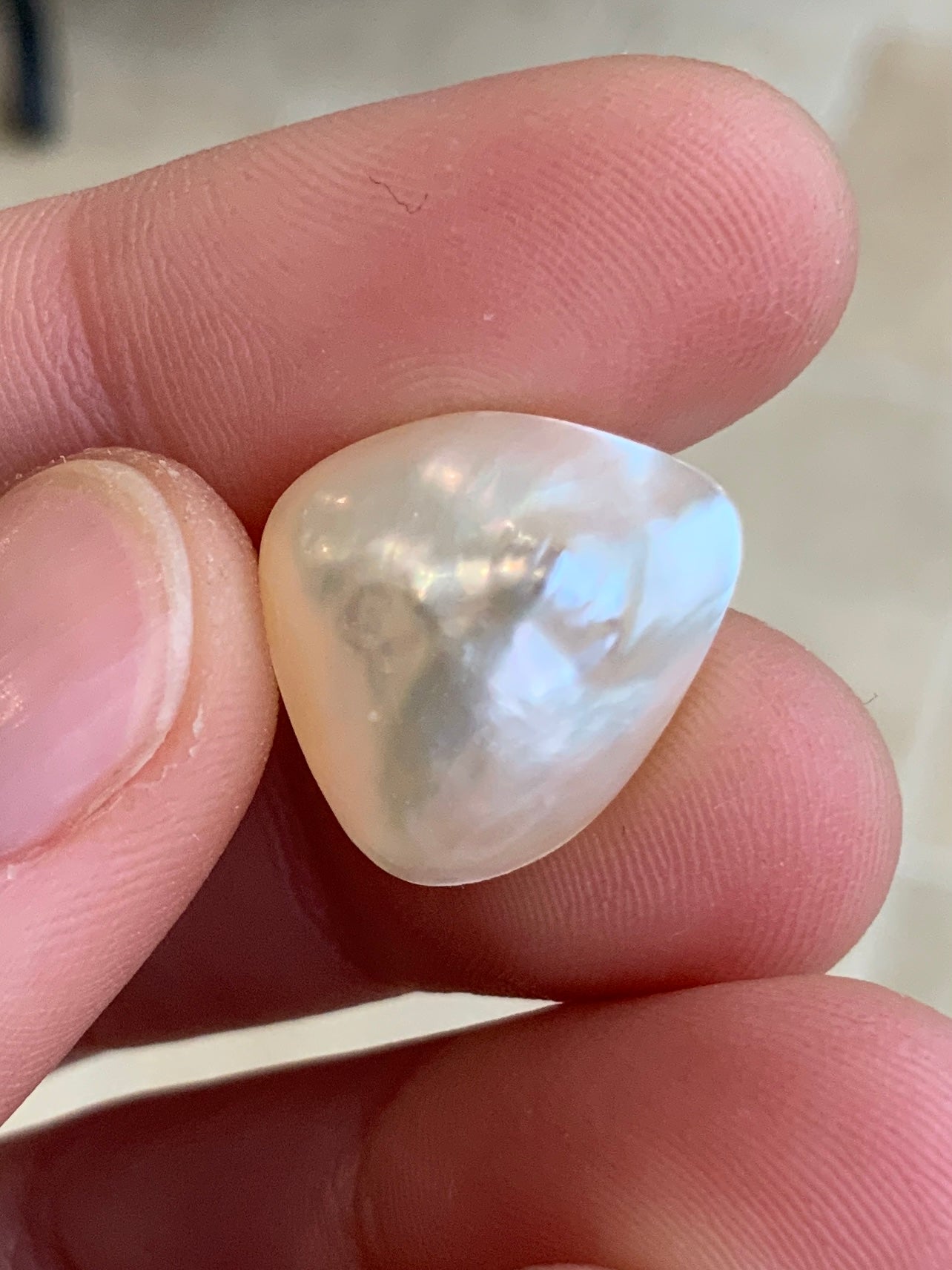Opal Essence Mabe pearl white freeshape