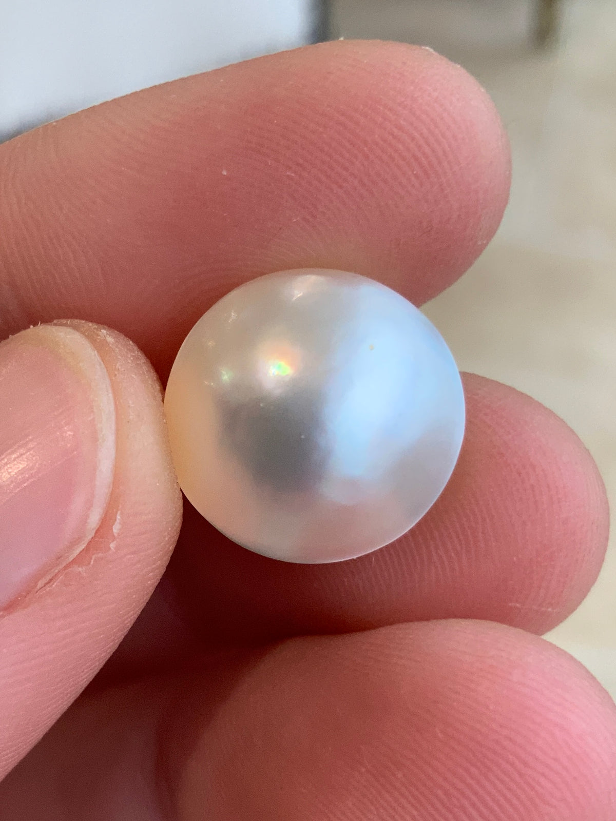 Opal Essence Mabe pearl white round 
