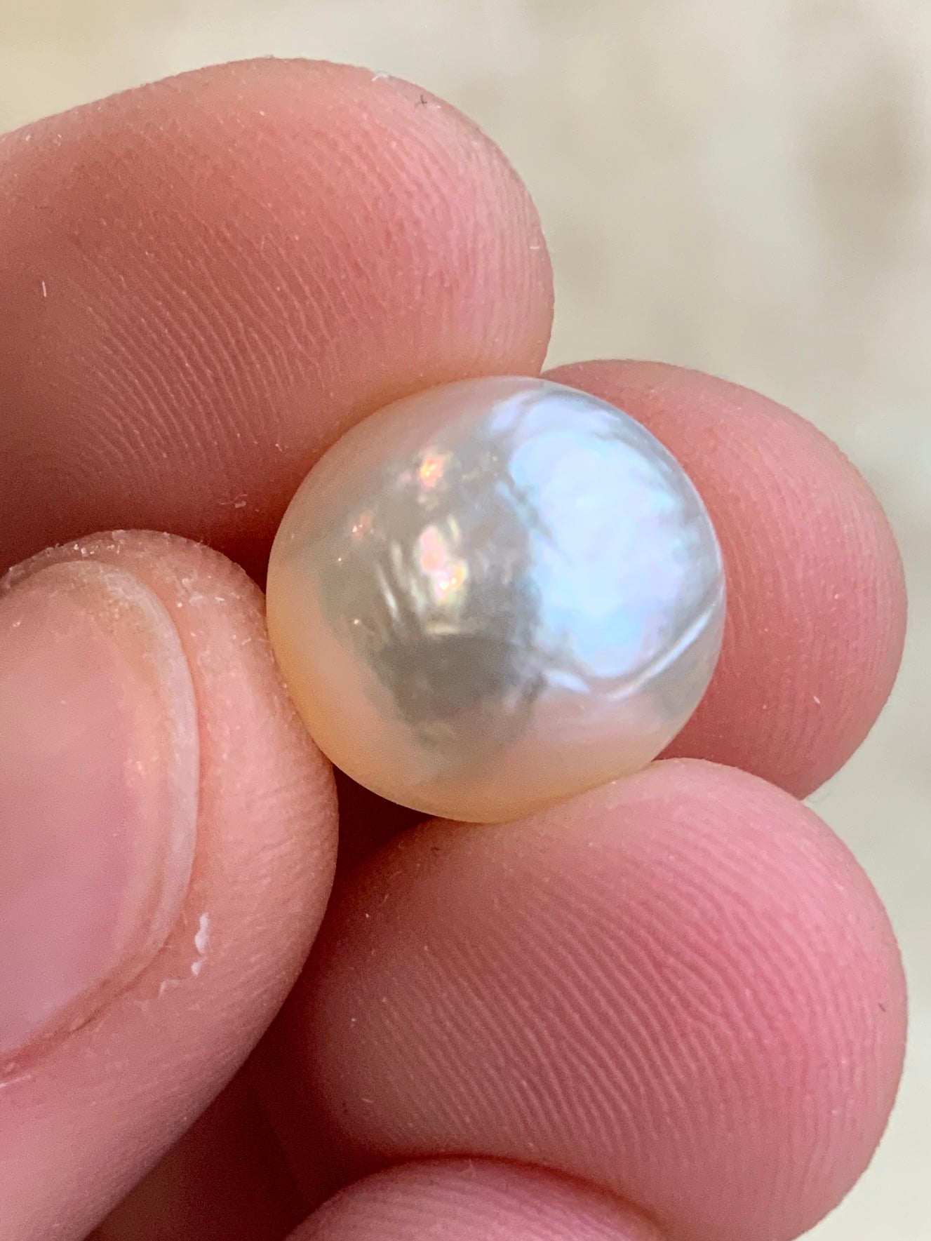 Opal Essence Mabe pearl white round 