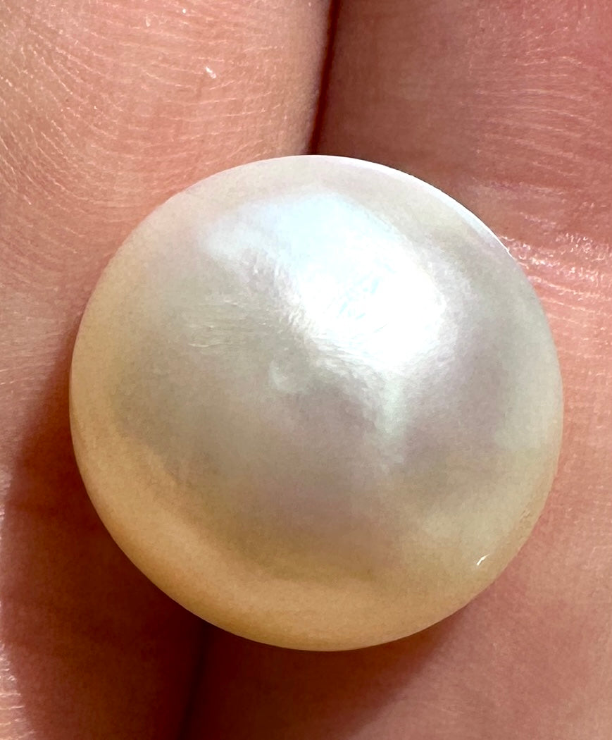 Australian white and cream Mabe Pearl unset pendant or ring or bracelet or earrings 11.085 cts