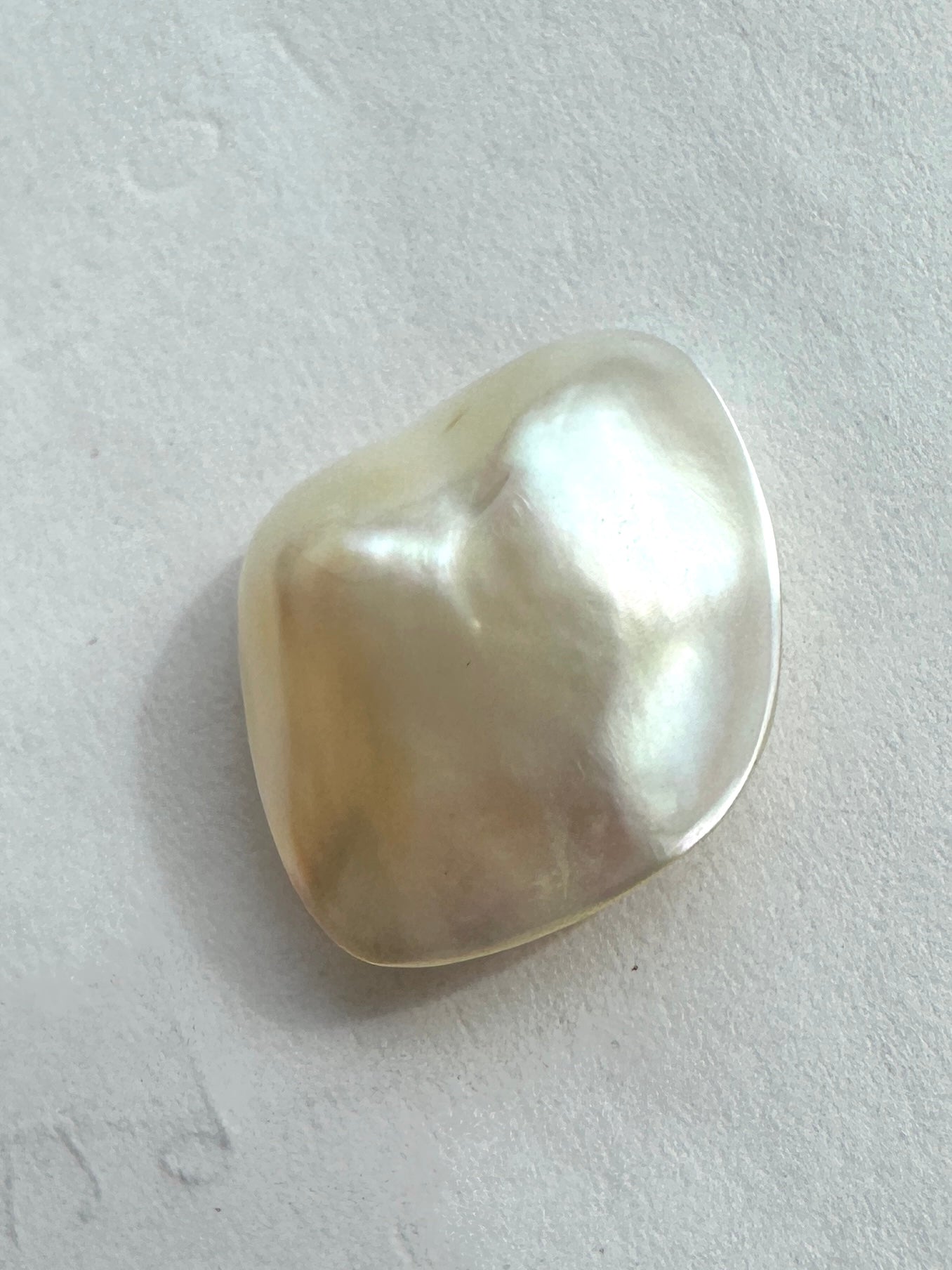 Australian white and cream Mabe Pearl unset pendant or ring or bracelet or earrings 8.64 cts