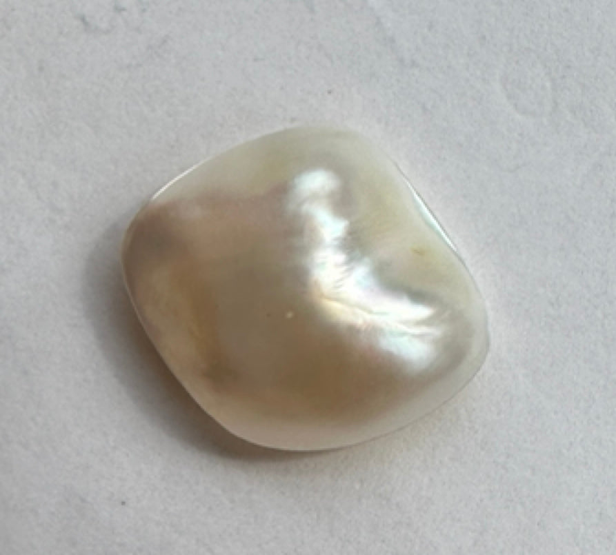 Australian white and cream Mabe Pearl unset pendant or ring or bracelet or earrings 8.64 cts