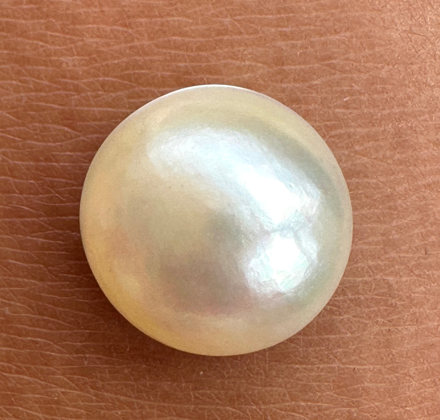 Australian white and cream Mabe Pearl unset pendant or ring or bracelet or earrings 9.205 cts