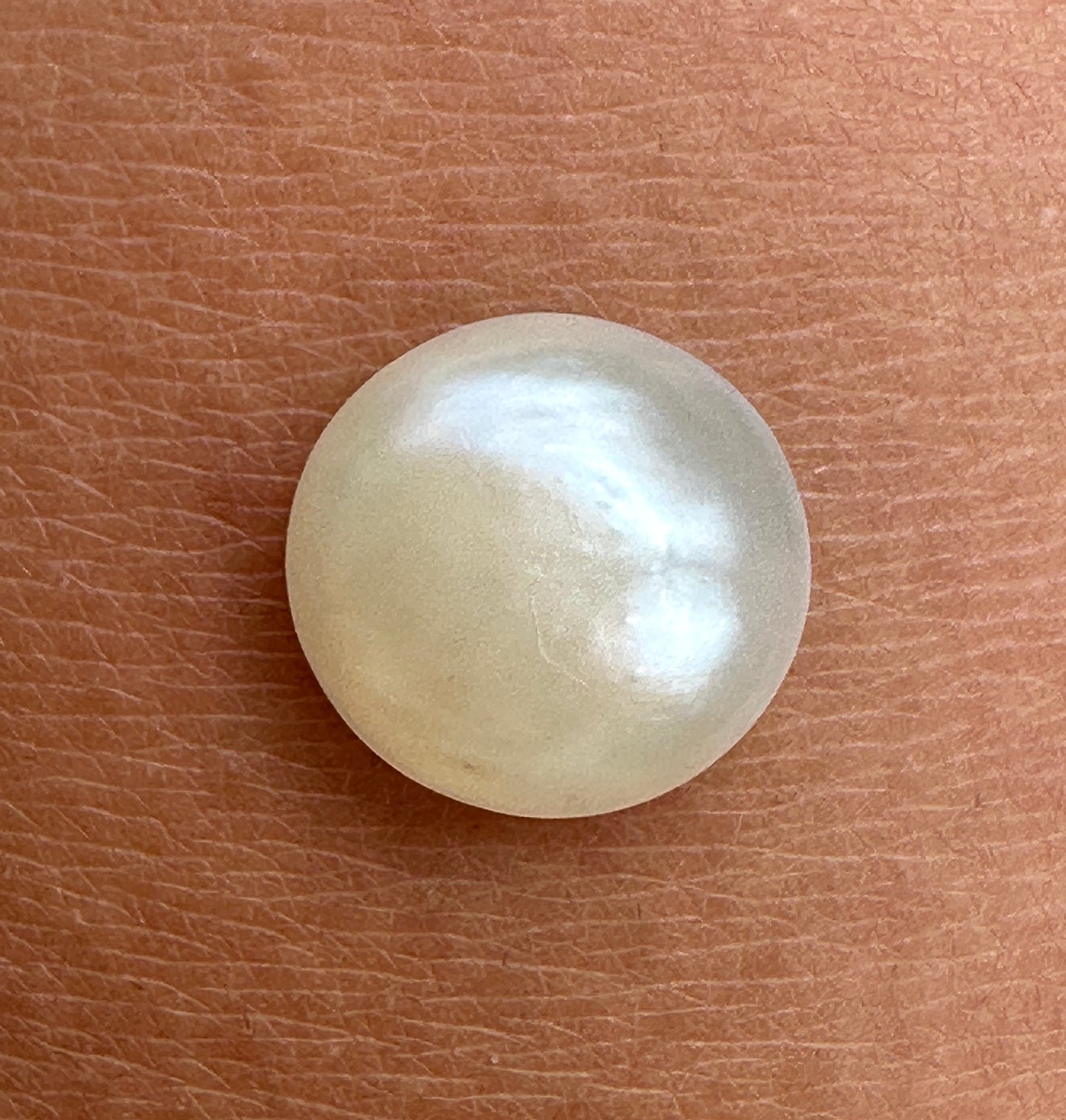 Australian white and cream Mabe Pearl unset pendant or ring or bracelet or earrings 4.615 cts