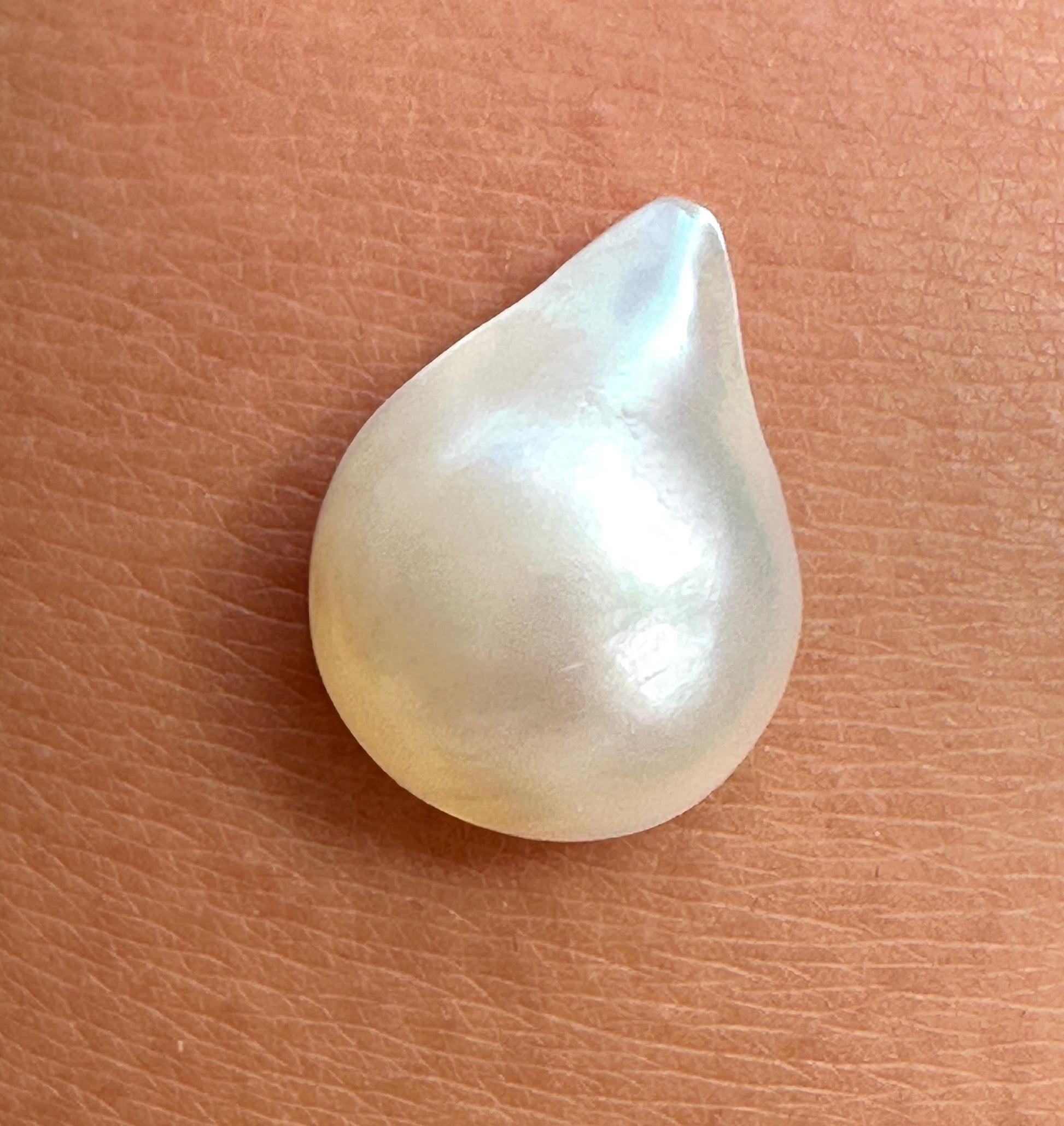 Australian white and cream Mabe Pearl unset pendant or ring or bracelet or earrings 9.56 cts