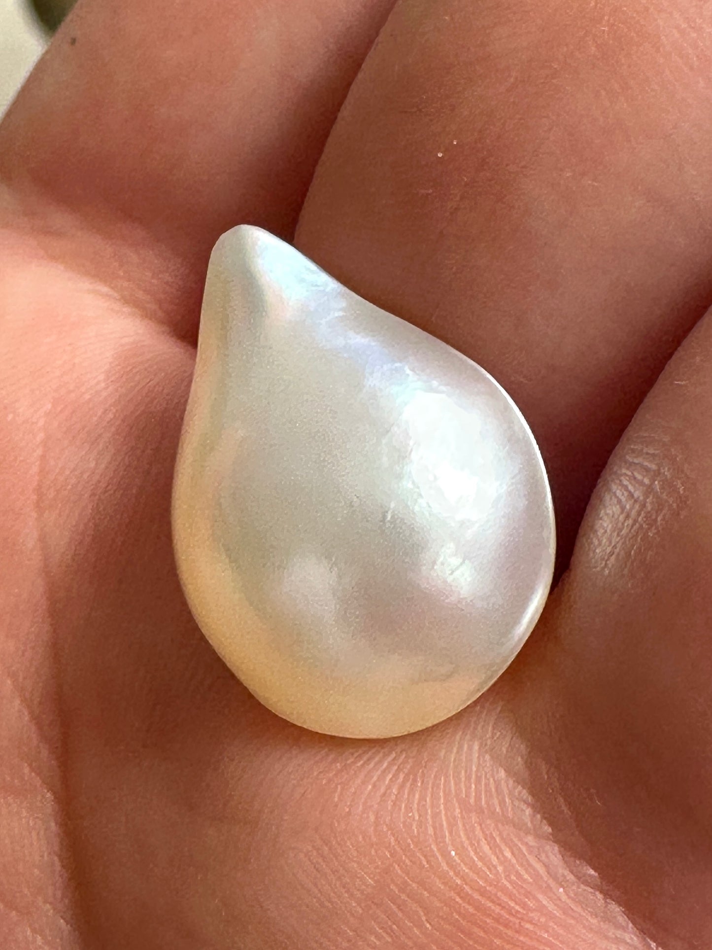 Australian white and cream Mabe Pearl unset pendant or ring or bracelet or earrings 9.56 cts
