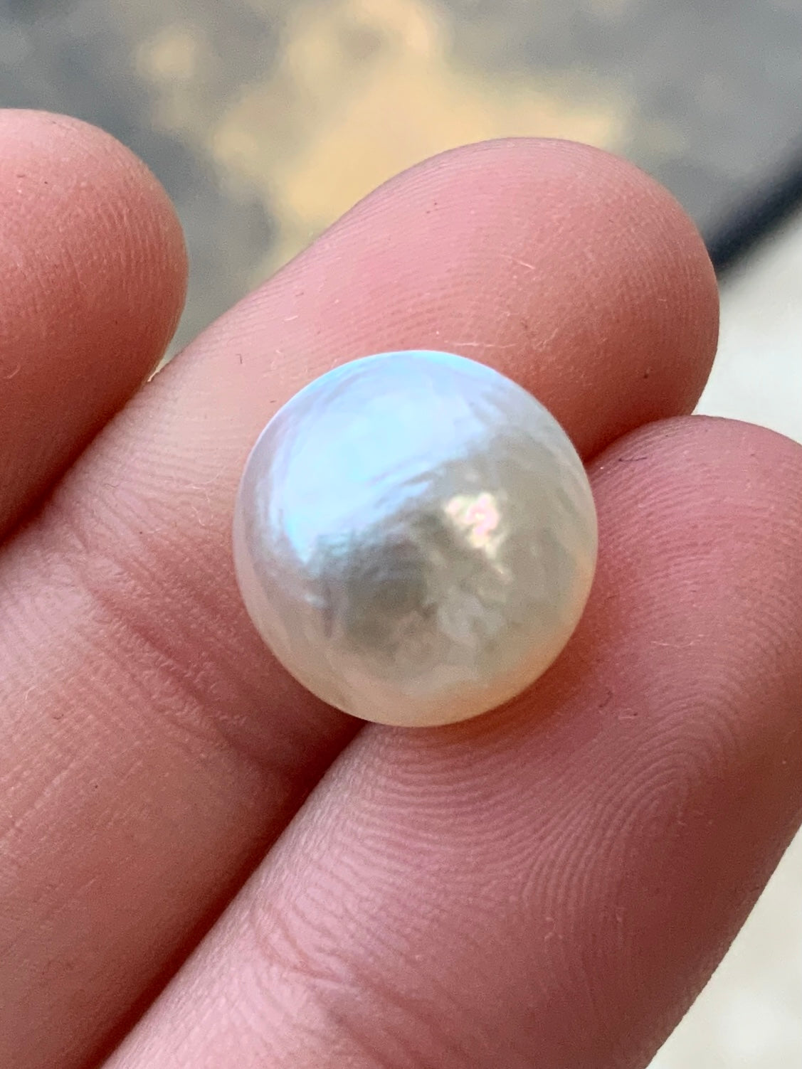 Opal Essence Mabe pearl white round 