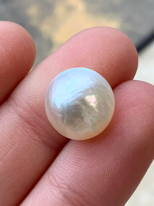 Opal Essence Mabe pearl white round 