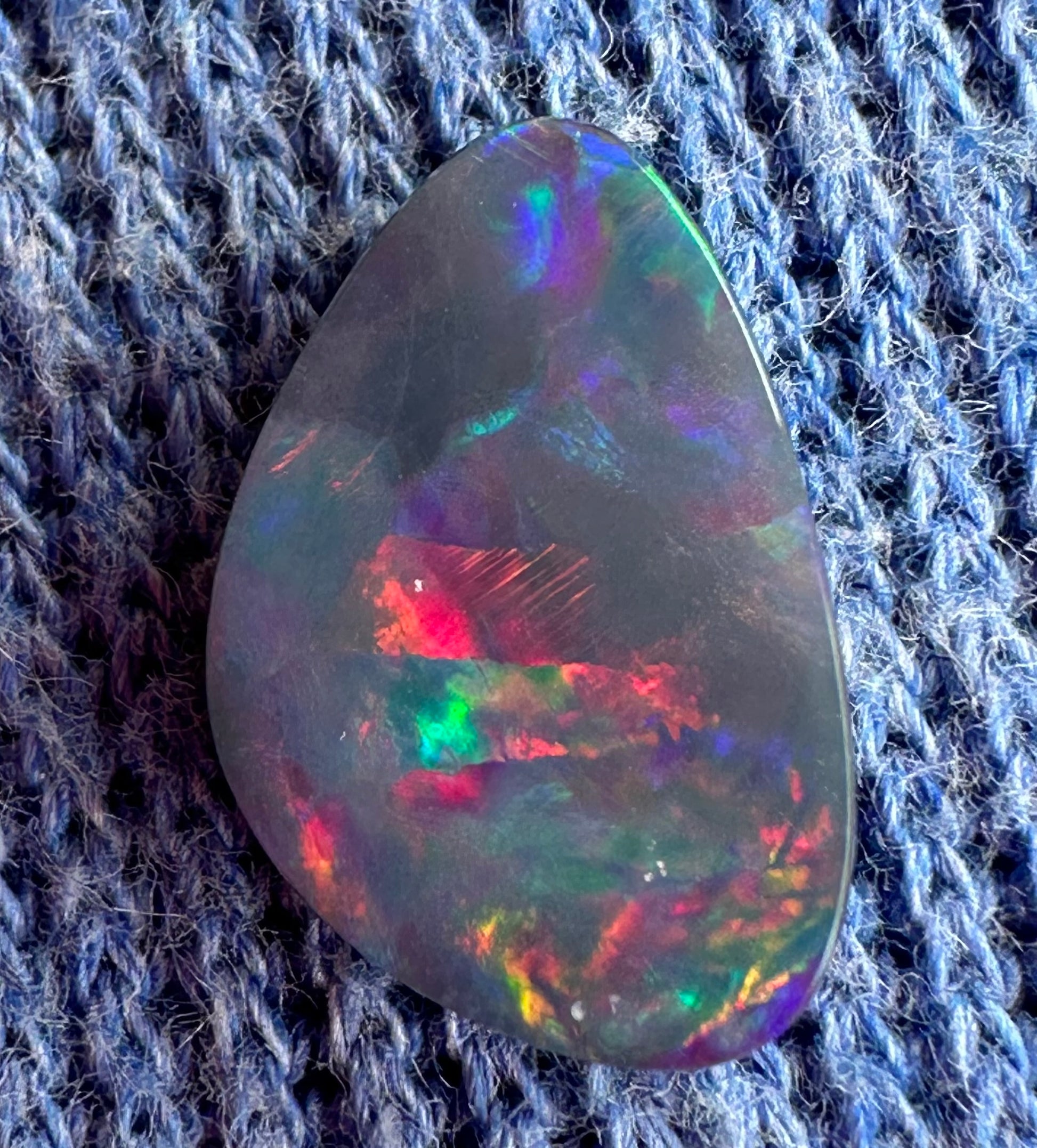 Natural Australian opal doublet 2.45 cts