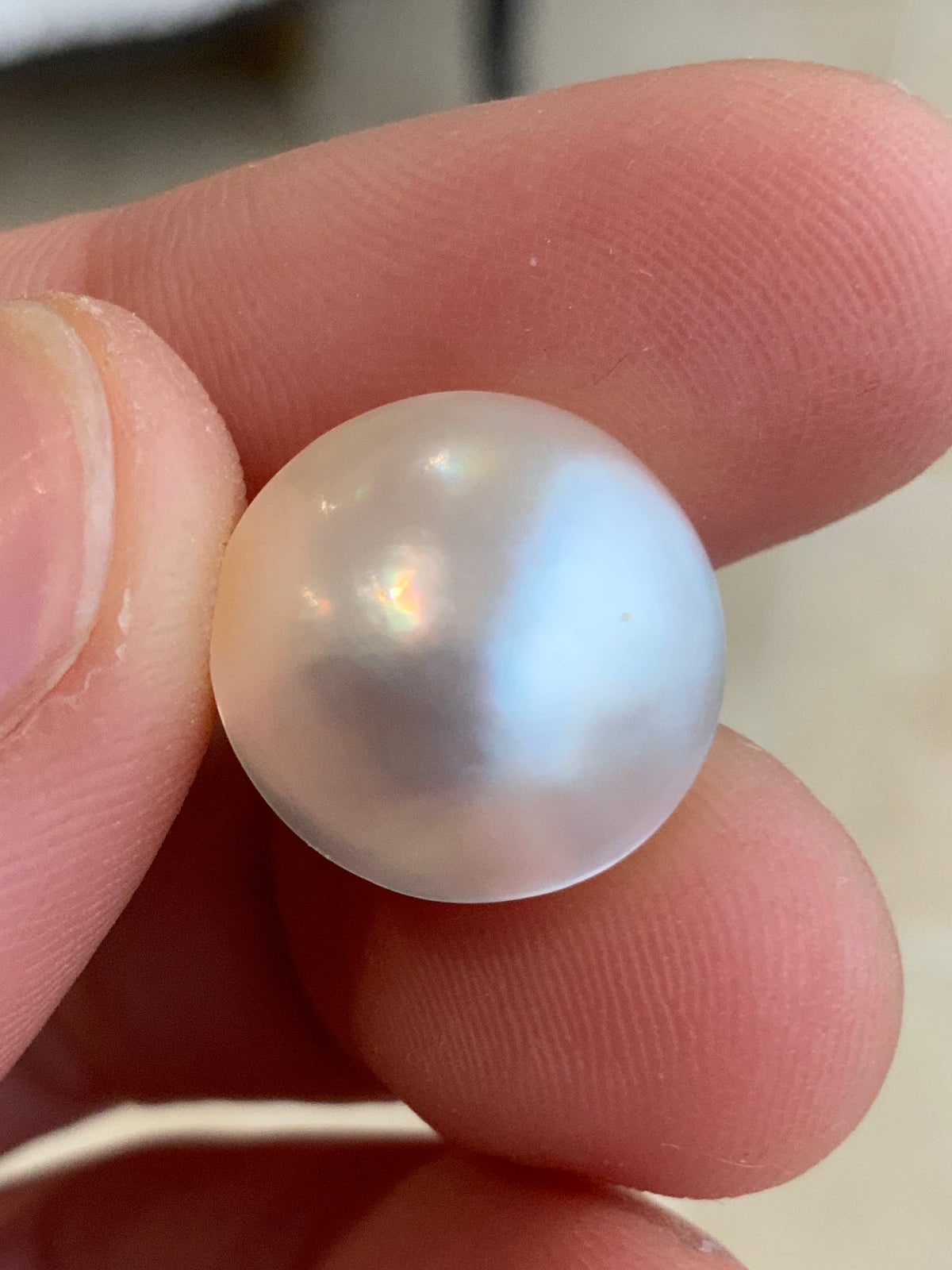 Opal Essence Mabe pearl white round 