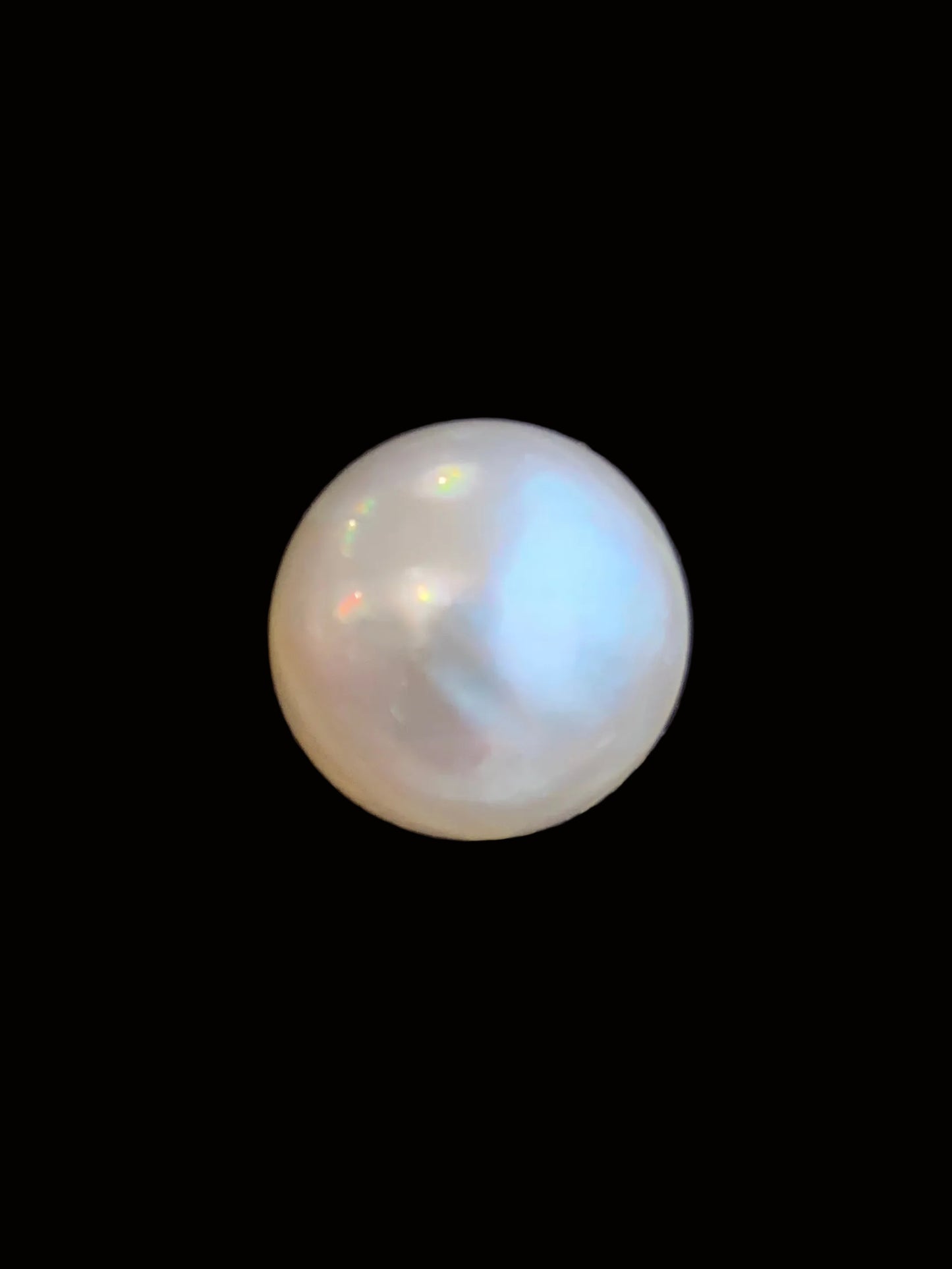 Opal Essence Mabe pearl white round 