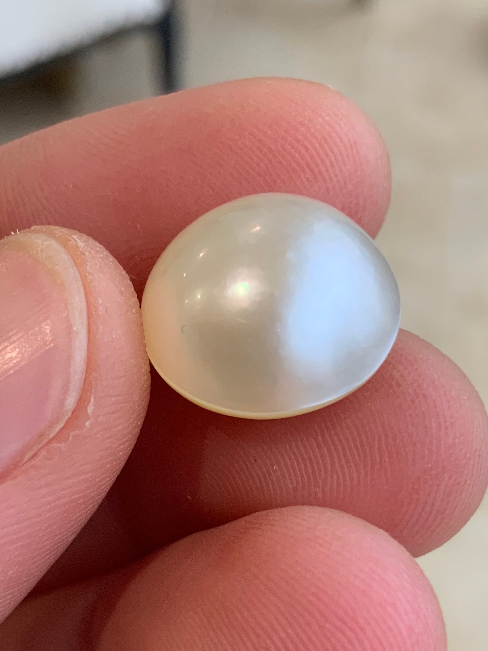 Opal Essence Mabe pearl white round