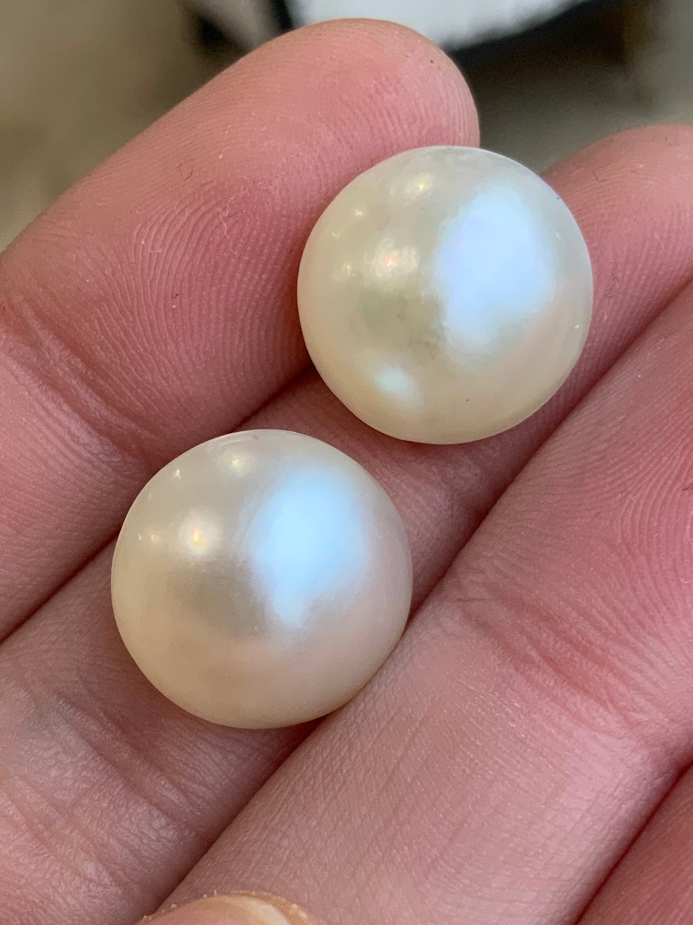 Opal Essence Mabe pearl white rounds 