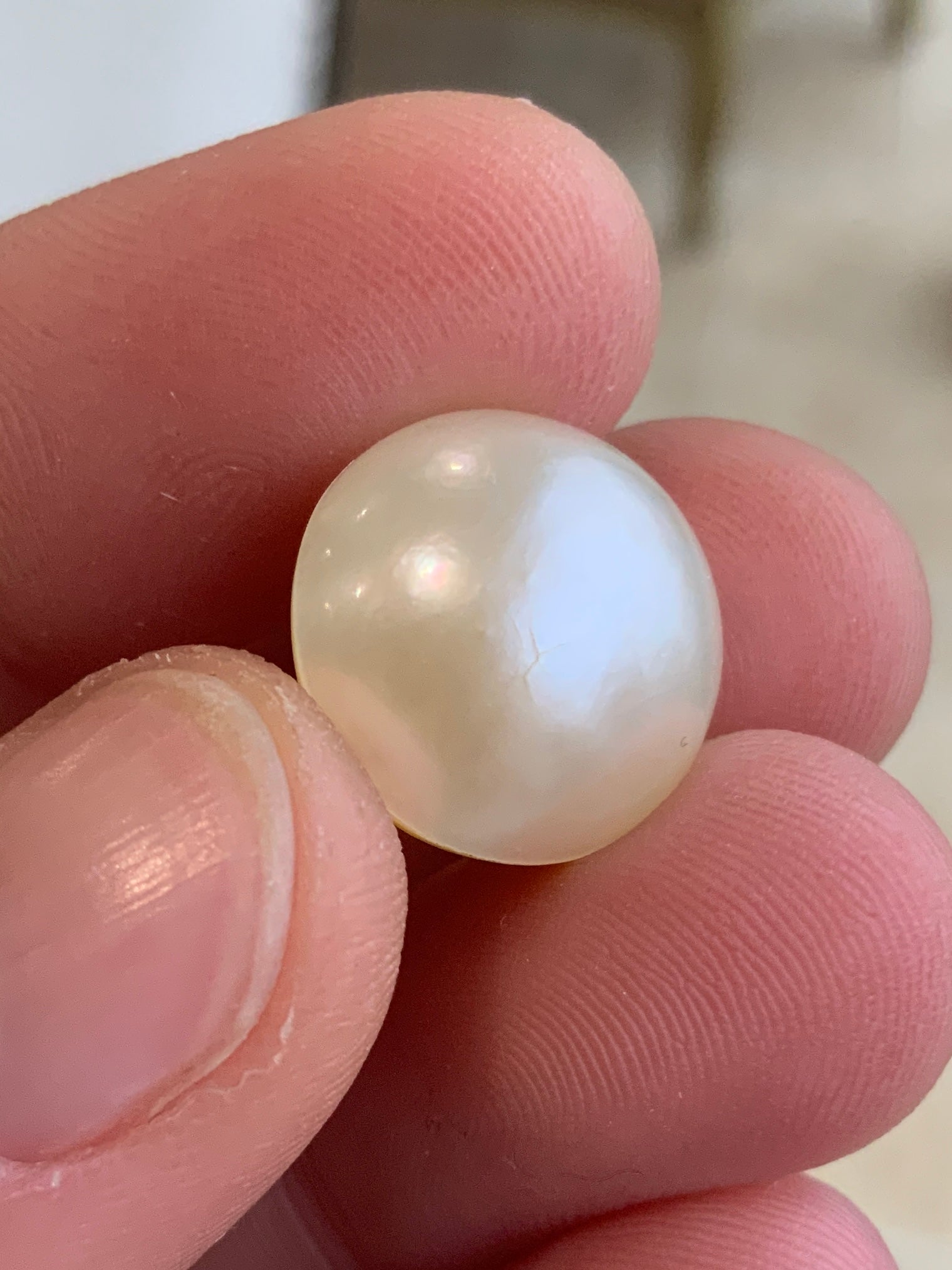 Opal Essence Mabe pearl white round