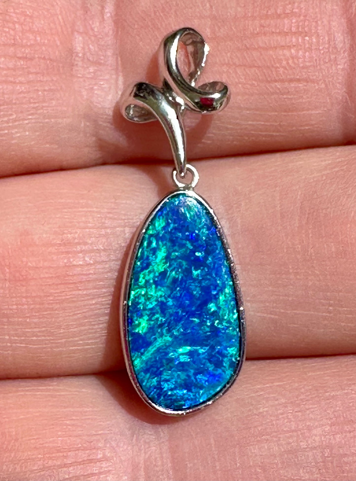 Brilliant Australian sterling silver opal pendant