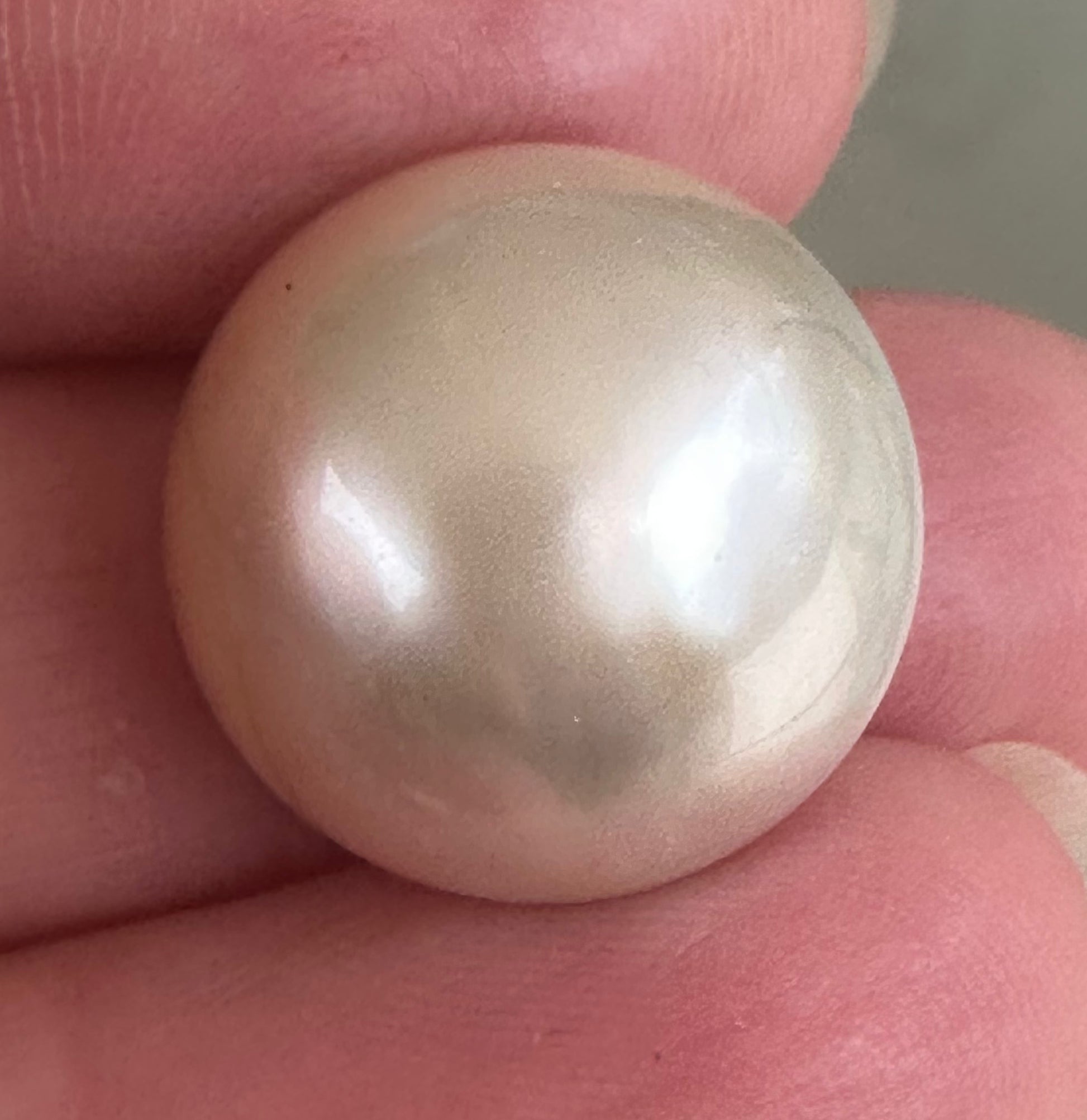 Mabe Pearl 18mm Round Shape - Opal Essence Wholesalers 