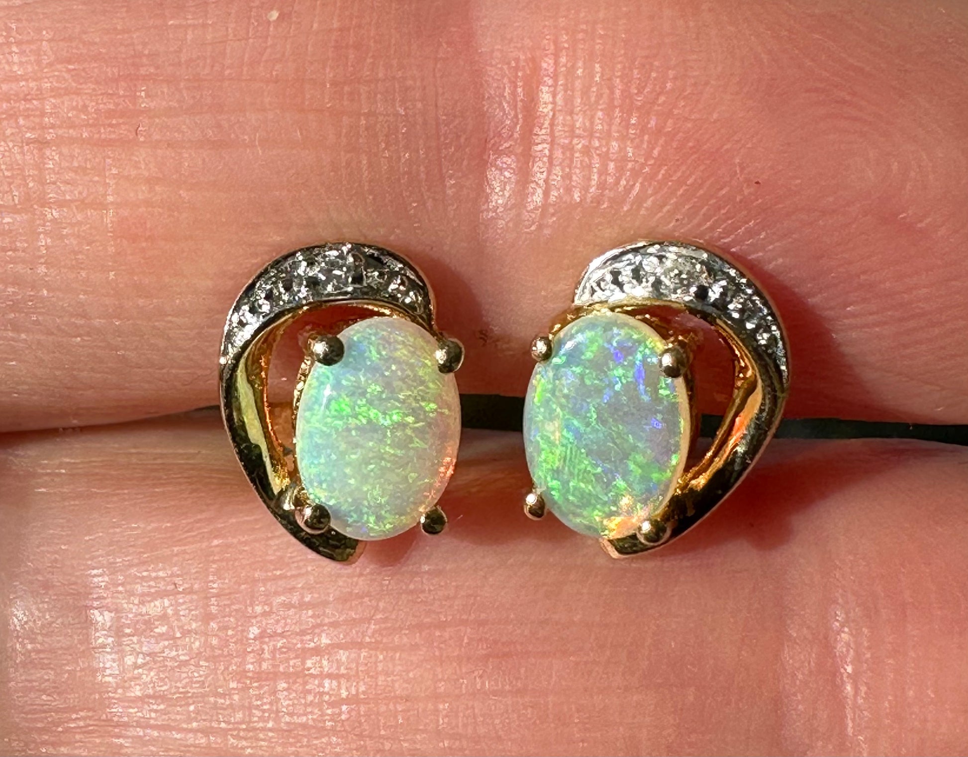 Elegant 14k yellow gold, diamonds and solid opal earrings 