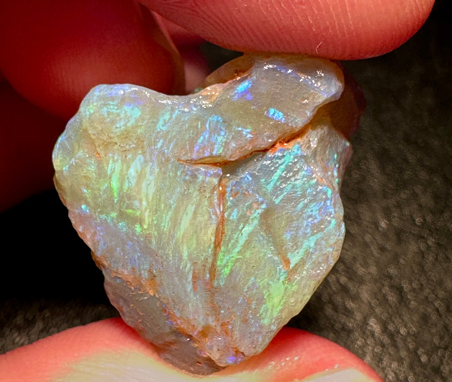Opal Essence Australian Lambina Rough Grey Base opal multicolored Unset 