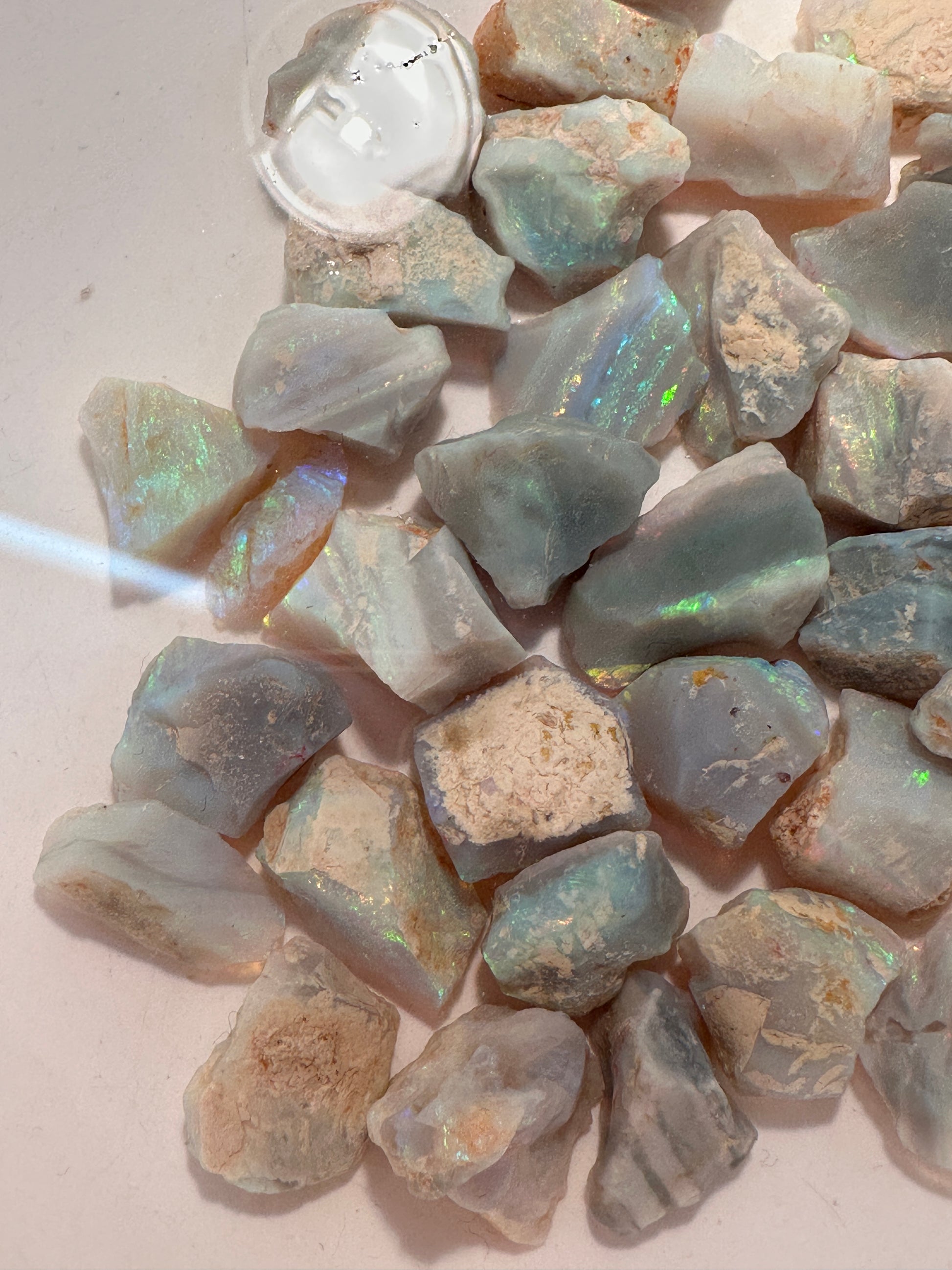 Opal Essence Australian Lambina Rough Grey Base opal multicolored Unset 