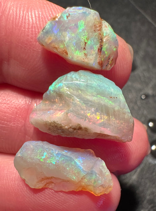 Opal Essence Australian Lambina Rough Grey Base opal multicolored Unset 