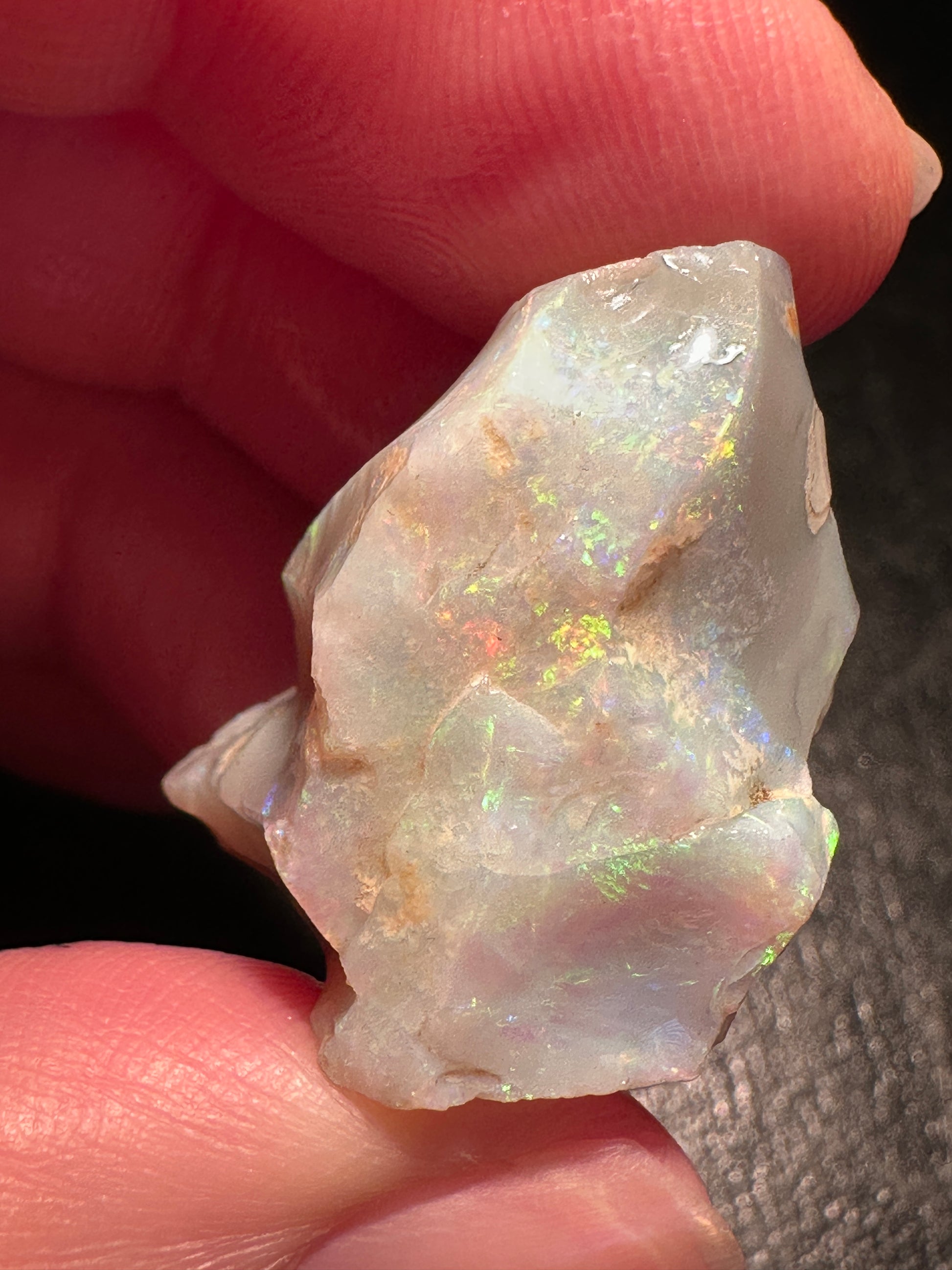 Opal Essence Australian Lambina Rough Grey Base opal multicolored Unset 