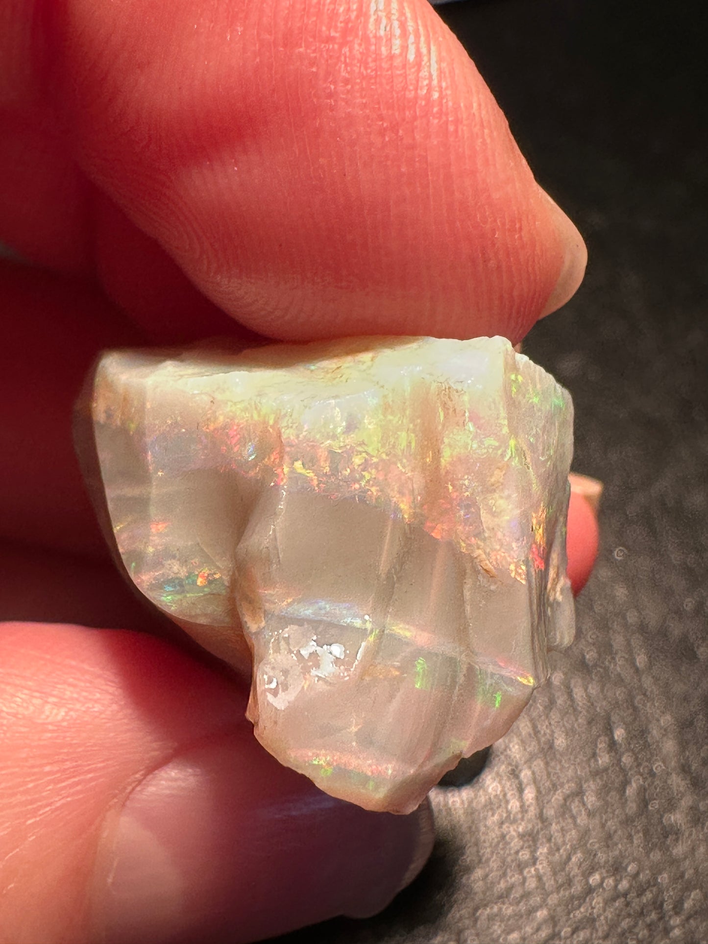 Opal Essence Australian Lambina Rough Grey Base opal multicolored Unset 