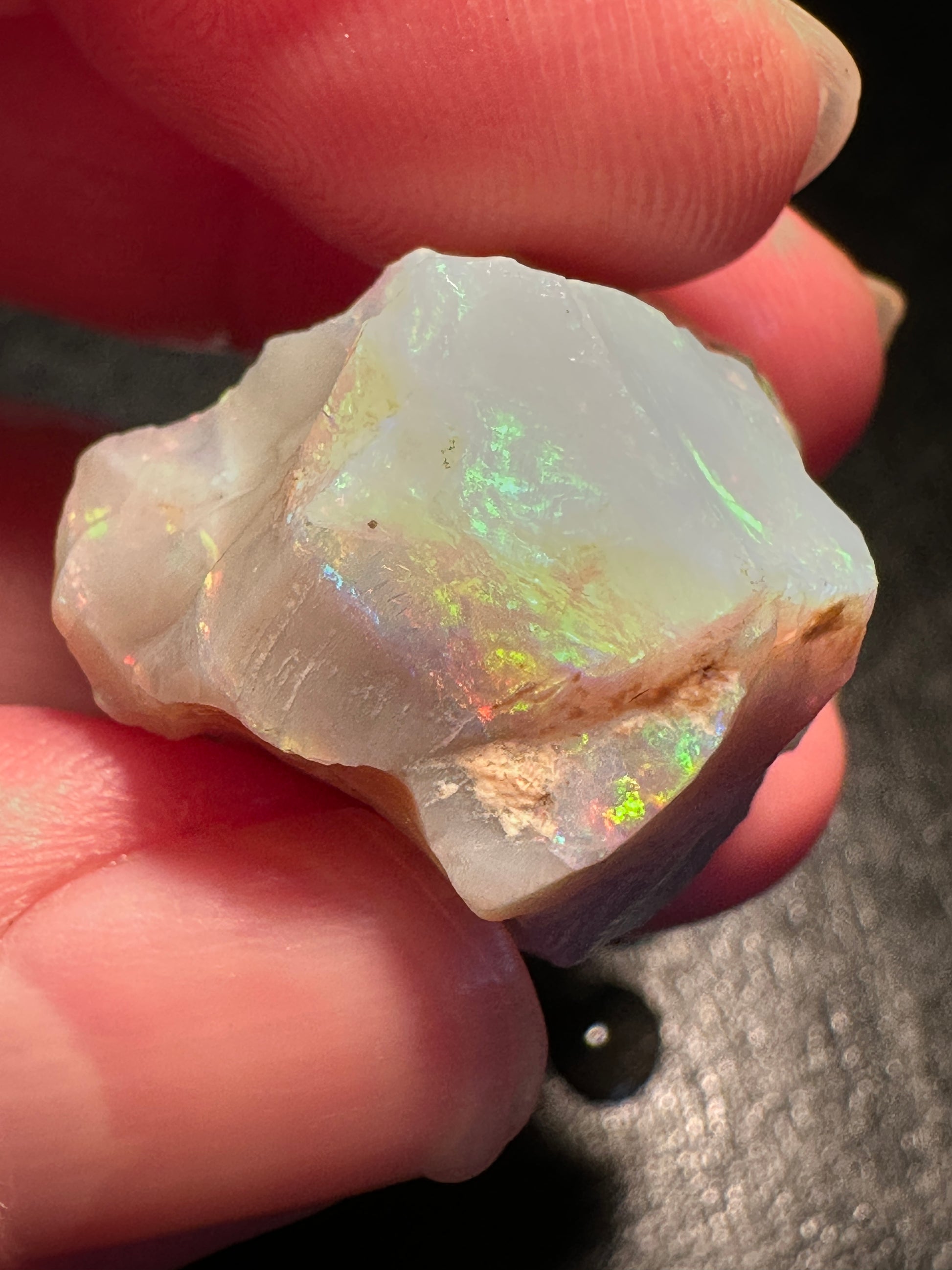 Opal Essence Australian Lambina Rough Grey Base opal multicolored Unset 