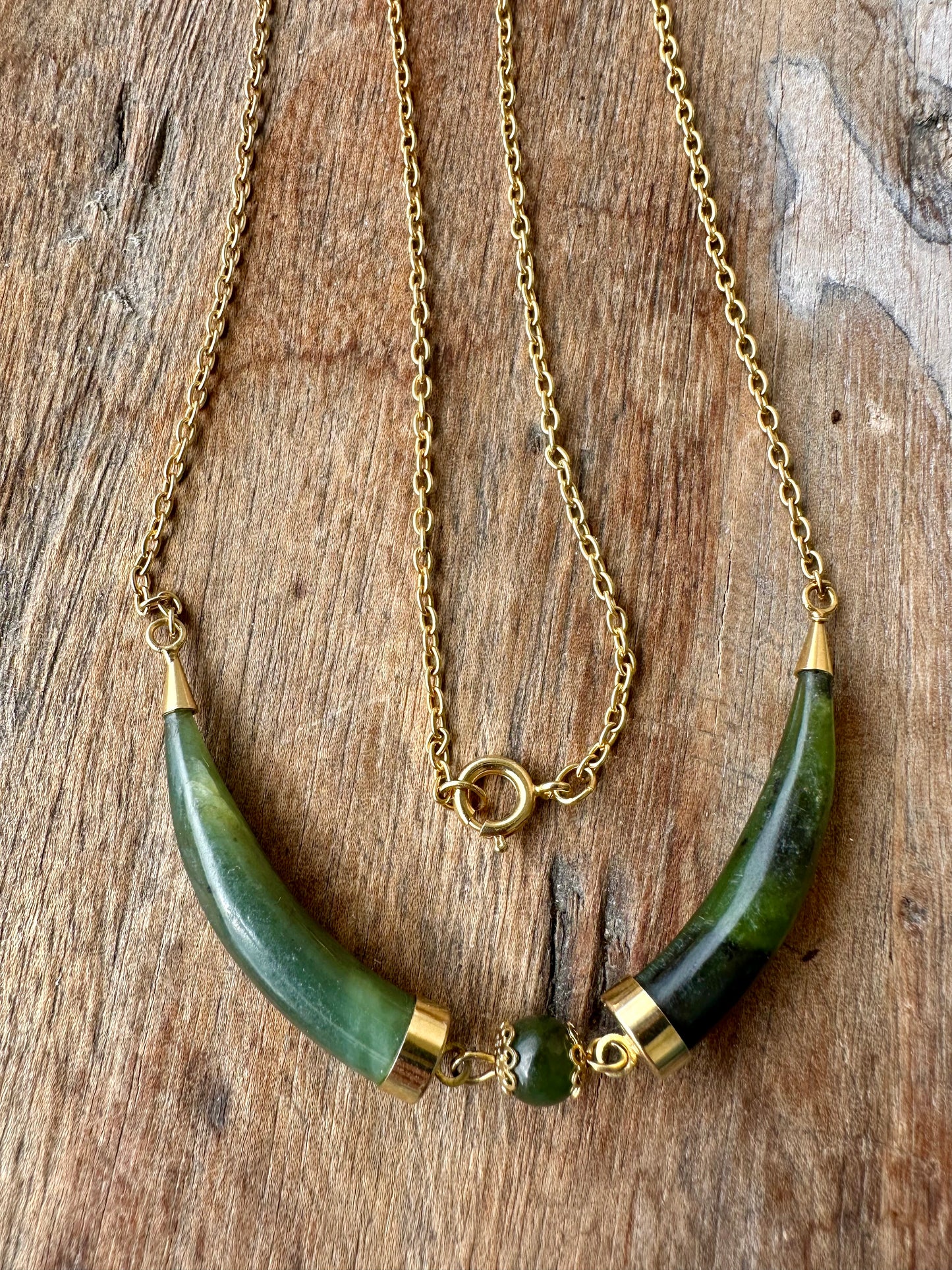Attractive Australian Cowell jade necklace