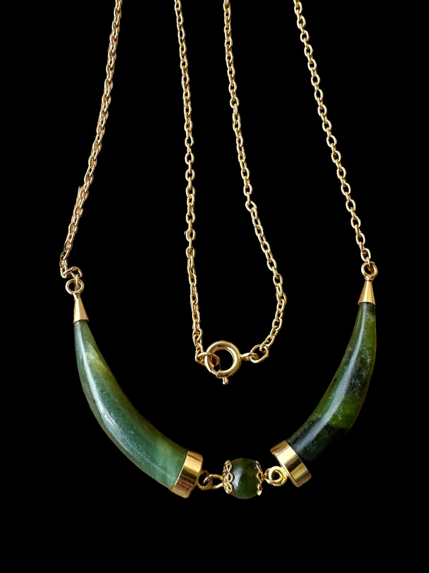 Attractive Australian Cowell jade necklace