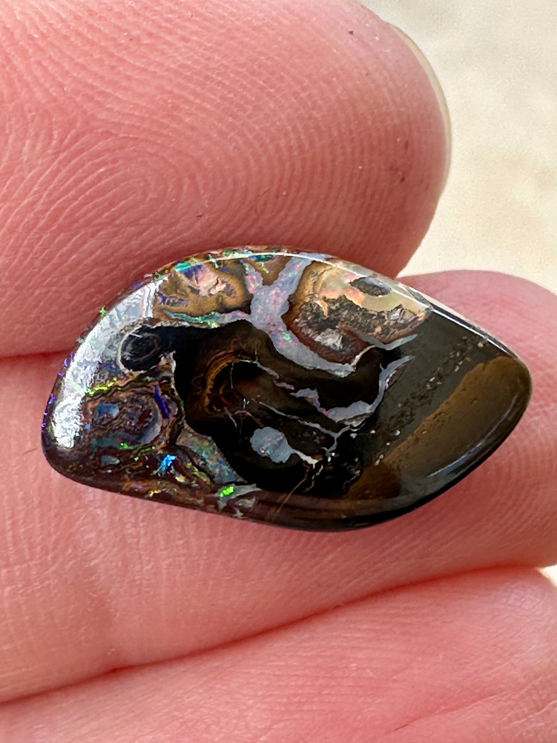 Gorgeous Queensland Boulder picture opal 7.5 cts