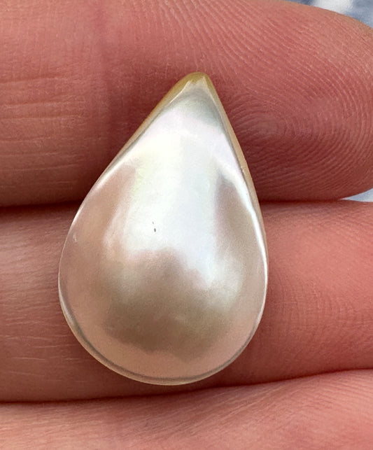 Australian Mabe Pearl Teardrop 23 x 15mm — Cream White, Broome Western Australia