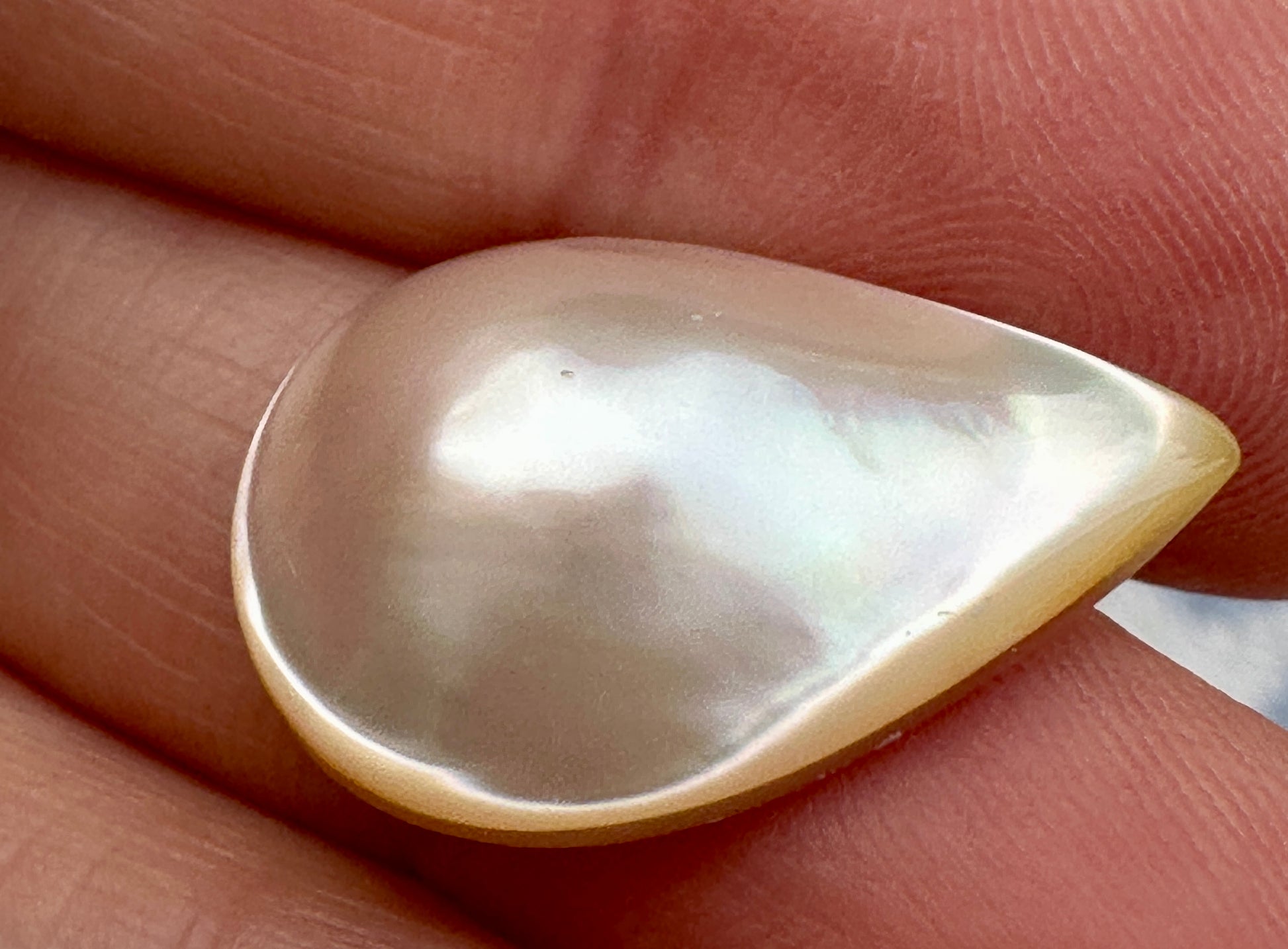 Australian Mabe Pearl Teardrop 23 x 15mm — Cream White, Broome Western Australia