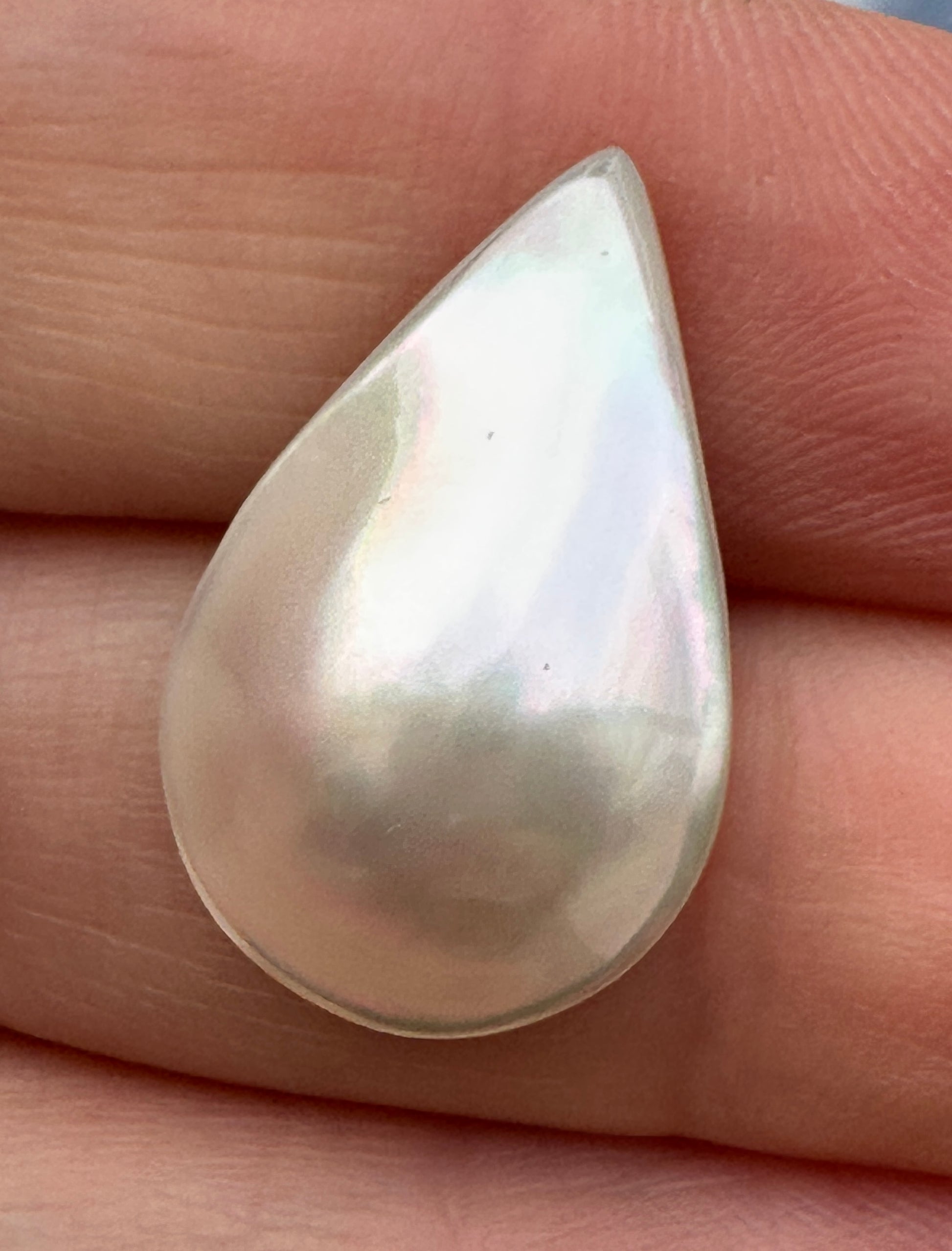 Australian Mabe Pearl Teardrop 24.7 x 15.7mm - Cream White, Broome WA
