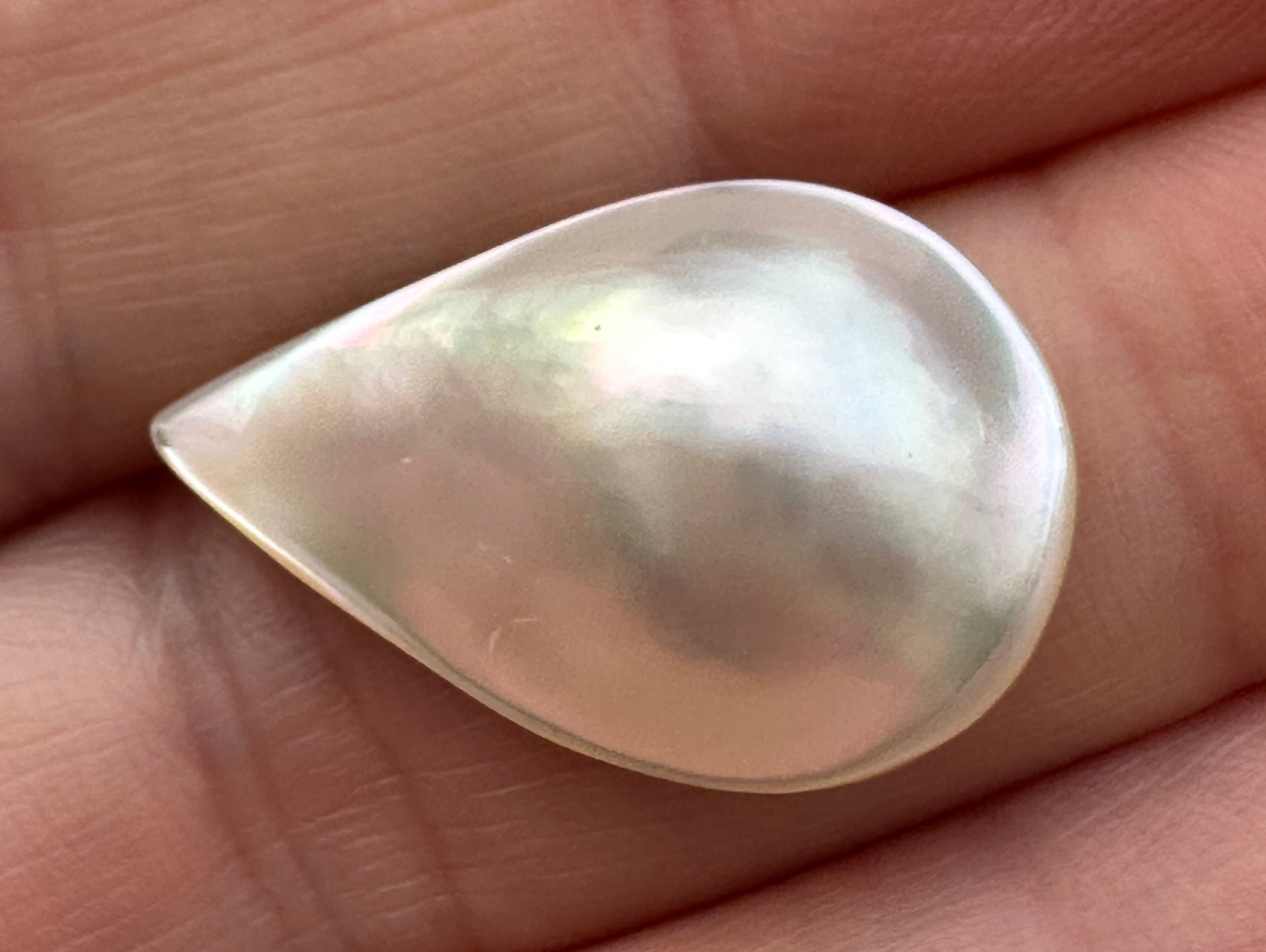 Australian Mabe Pearl Teardrop 24.7 x 15.7mm - Cream White, Broome WA